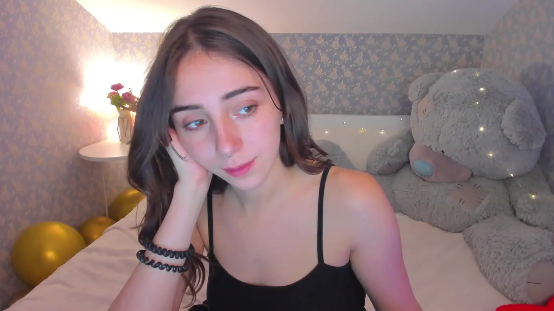 Gallery image thumbnail from ElsaYoung's myfreecams stream on, 01/07/2023, 18:33 image 15 of 20
