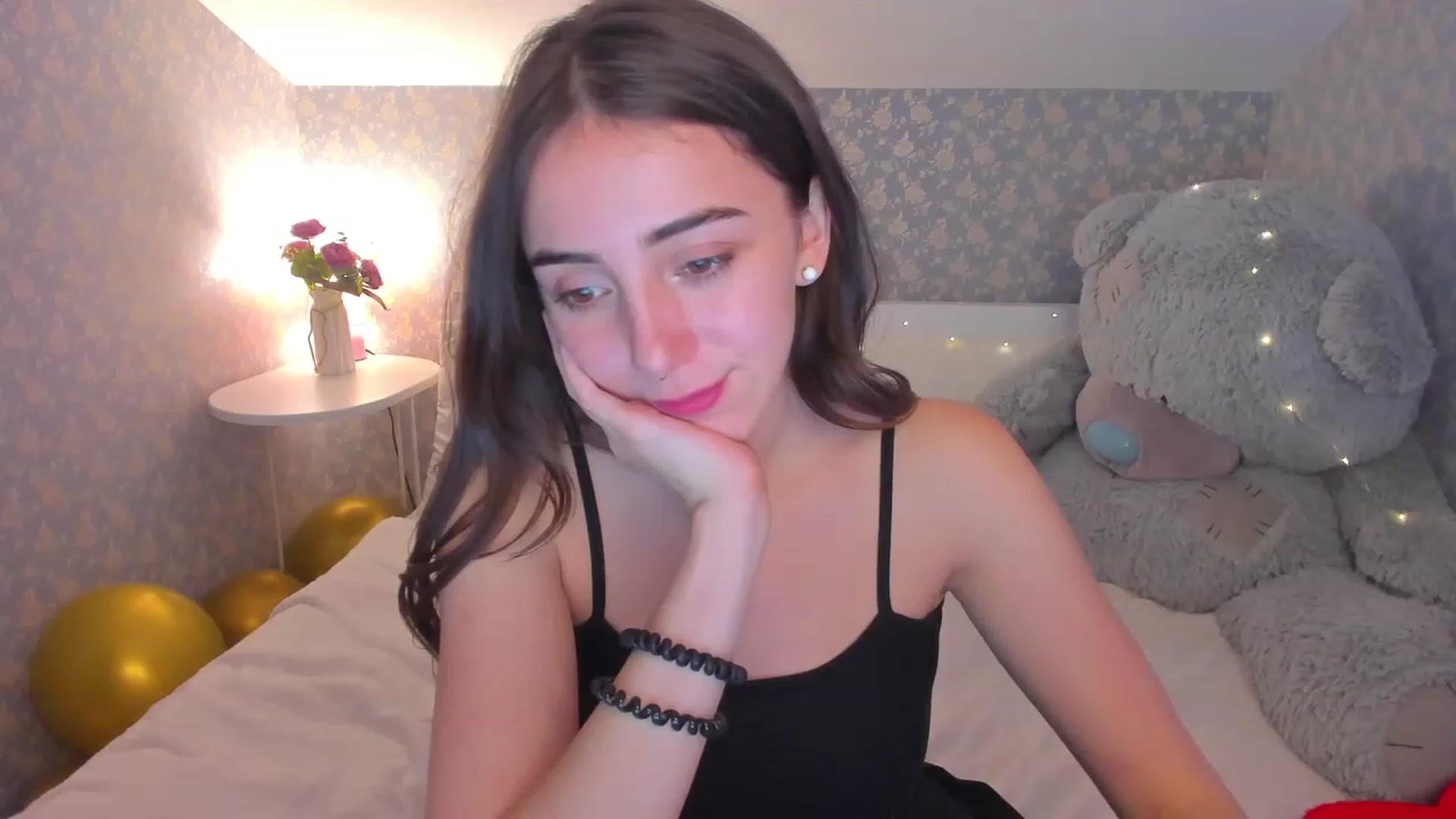 Gallery image thumbnail from ElsaYoung's myfreecams stream on, 01/07/2023, 18:33 image 12 of 20