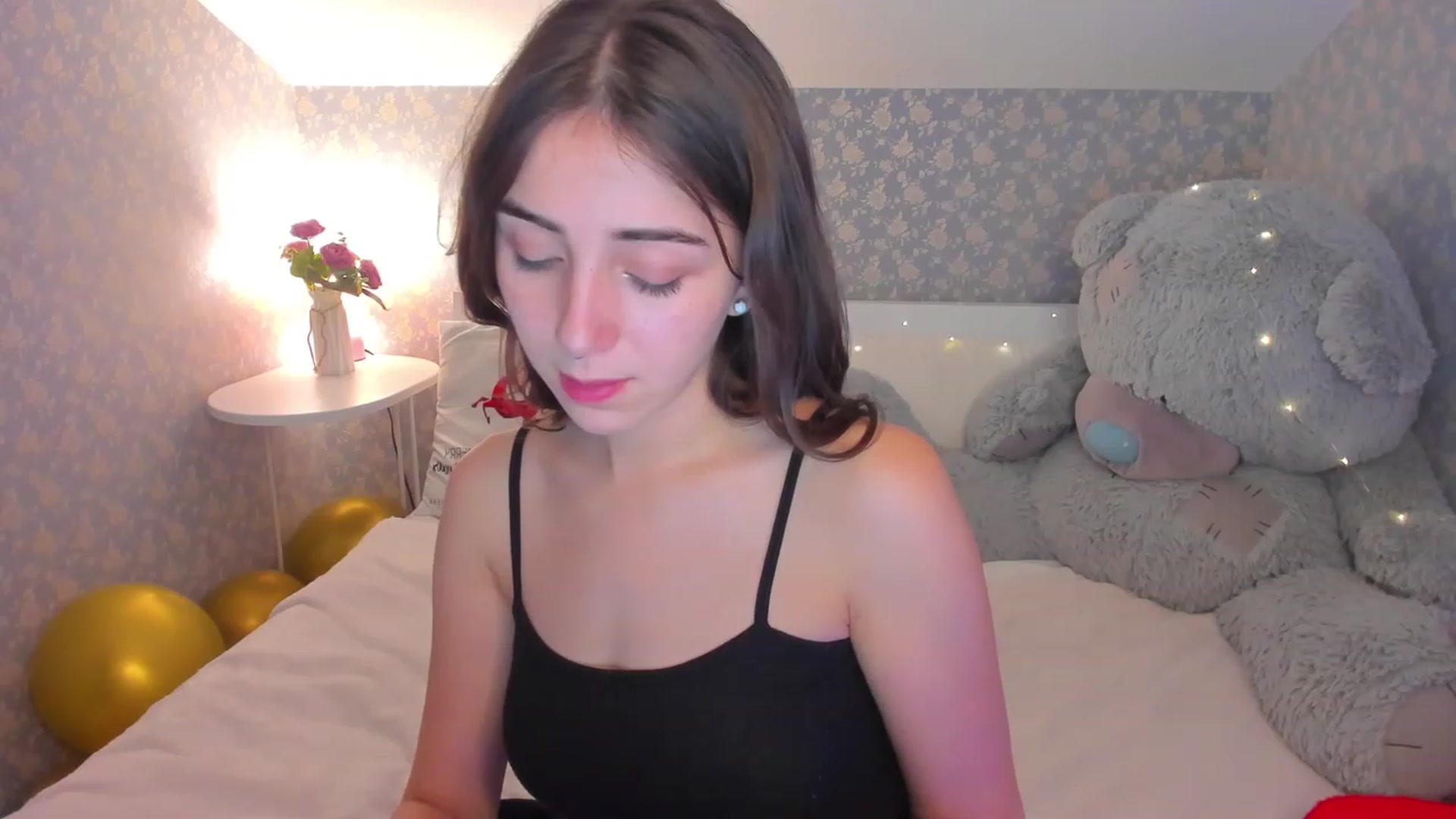 Gallery image thumbnail from ElsaYoung's myfreecams stream on, 01/07/2023, 18:33 image 18 of 20