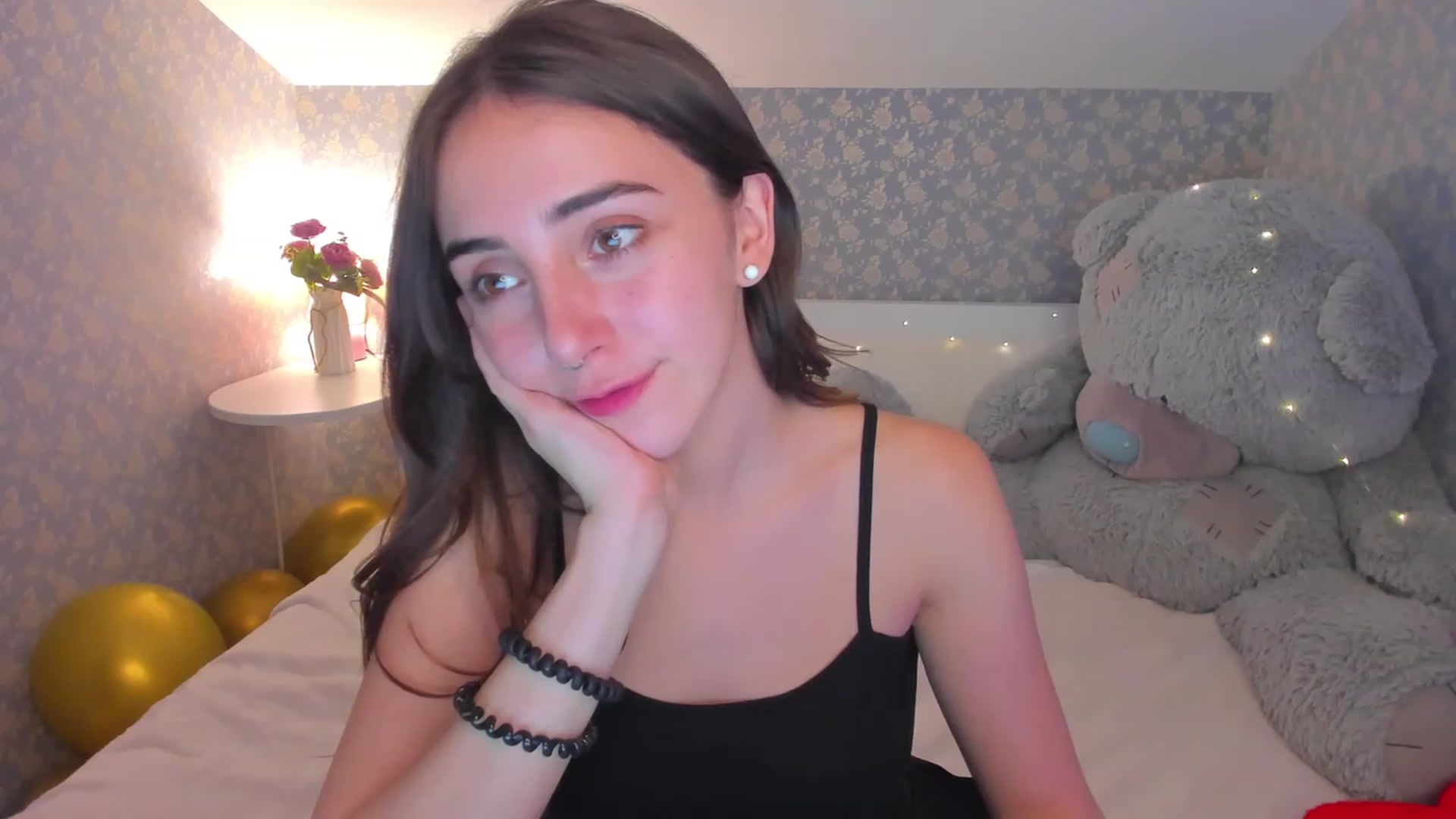 Gallery image thumbnail from ElsaYoung's myfreecams stream on, 01/07/2023, 18:33 image 11 of 20