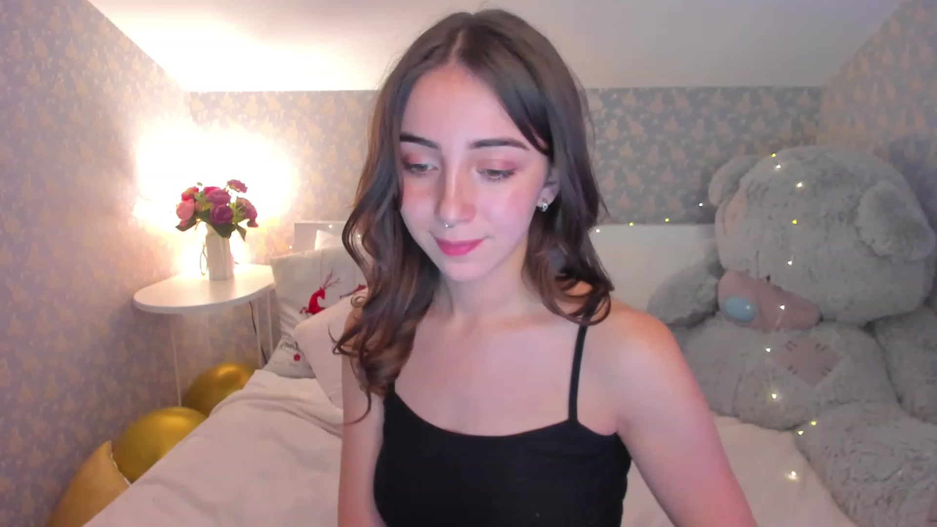 Gallery image thumbnail from ElsaYoung's myfreecams stream on, 01/08/2023, 16:58 image 20 of 20