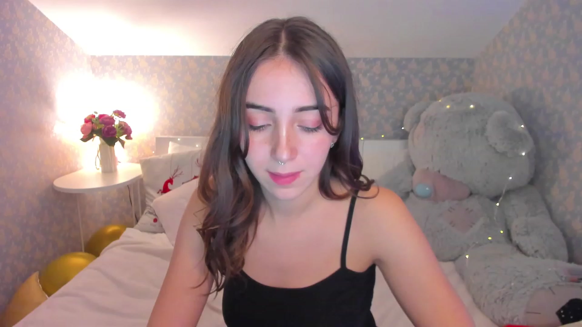 Gallery image thumbnail from ElsaYoung's myfreecams stream on, 01/08/2023, 16:58 image 4 of 20