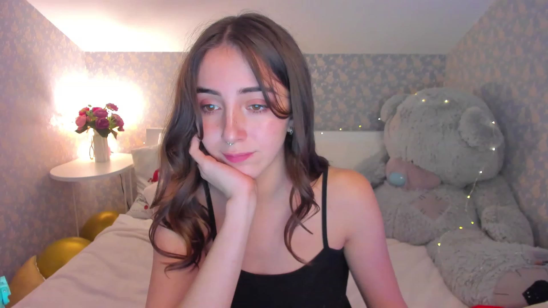 Gallery image thumbnail from ElsaYoung's myfreecams stream on, 01/08/2023, 16:58 image 9 of 20