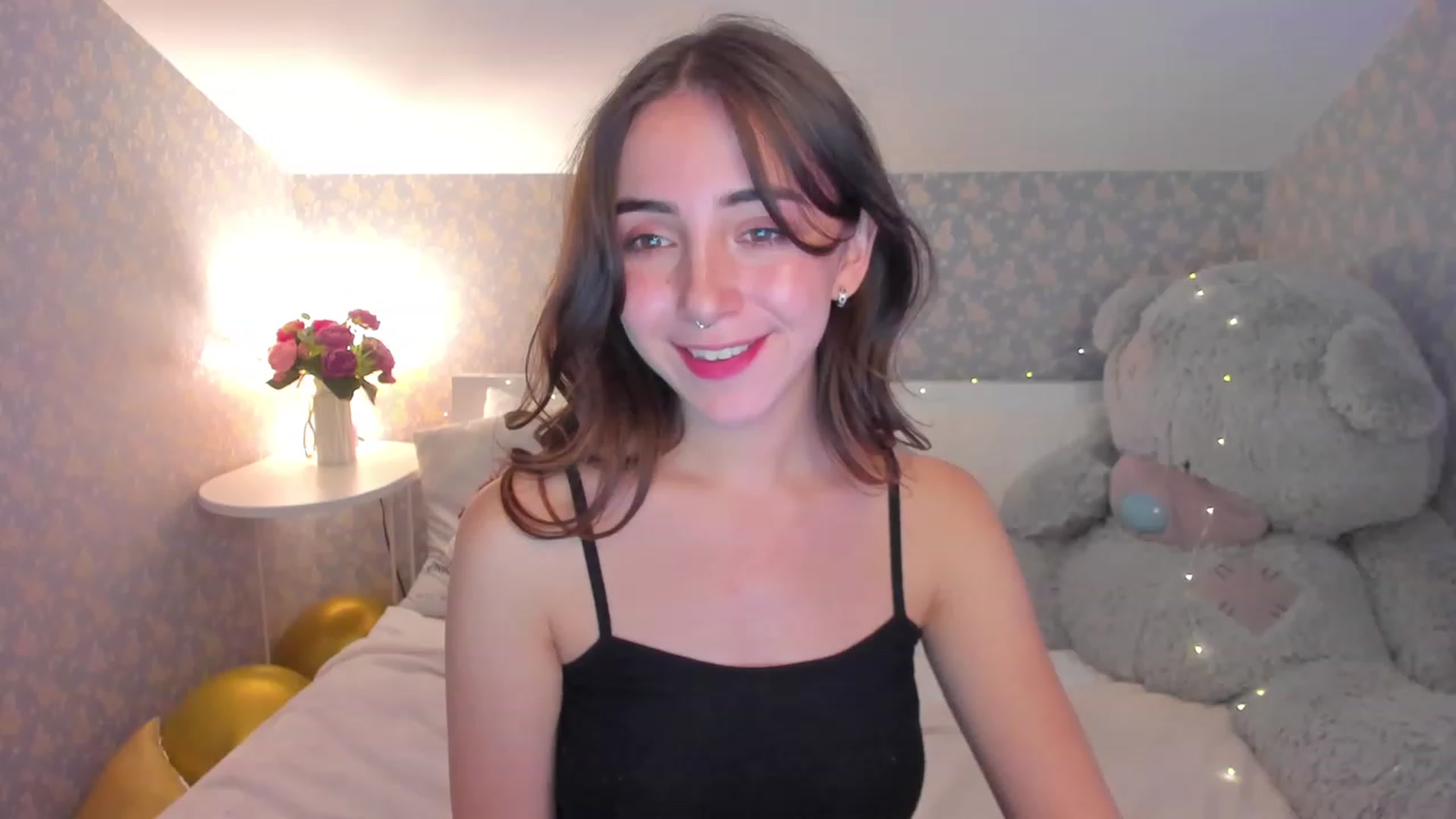 Gallery image thumbnail from ElsaYoung's myfreecams stream on, 01/08/2023, 16:58 image 17 of 20