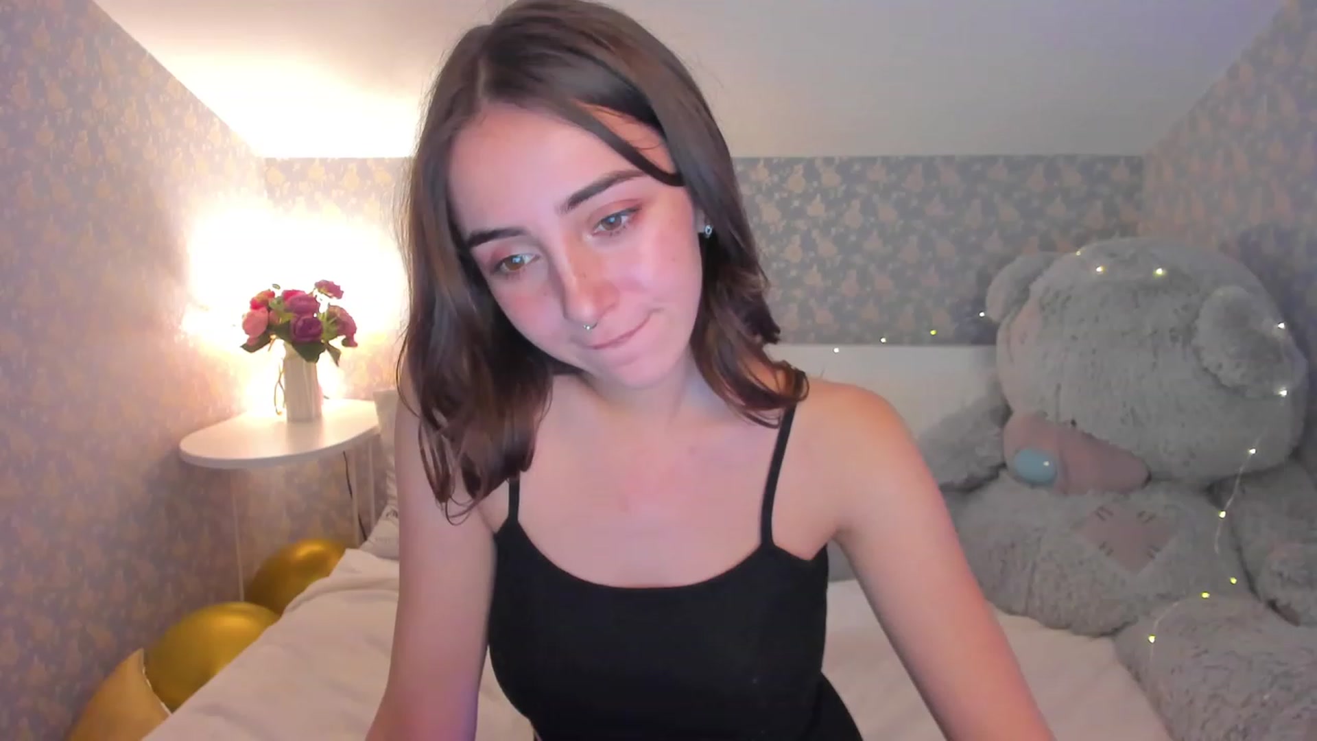 Gallery image thumbnail from ElsaYoung's myfreecams stream on, 01/08/2023, 16:58 image 16 of 20
