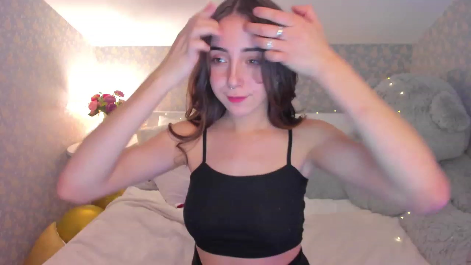Gallery image thumbnail from ElsaYoung's myfreecams stream on, 01/08/2023, 16:58 image 18 of 20