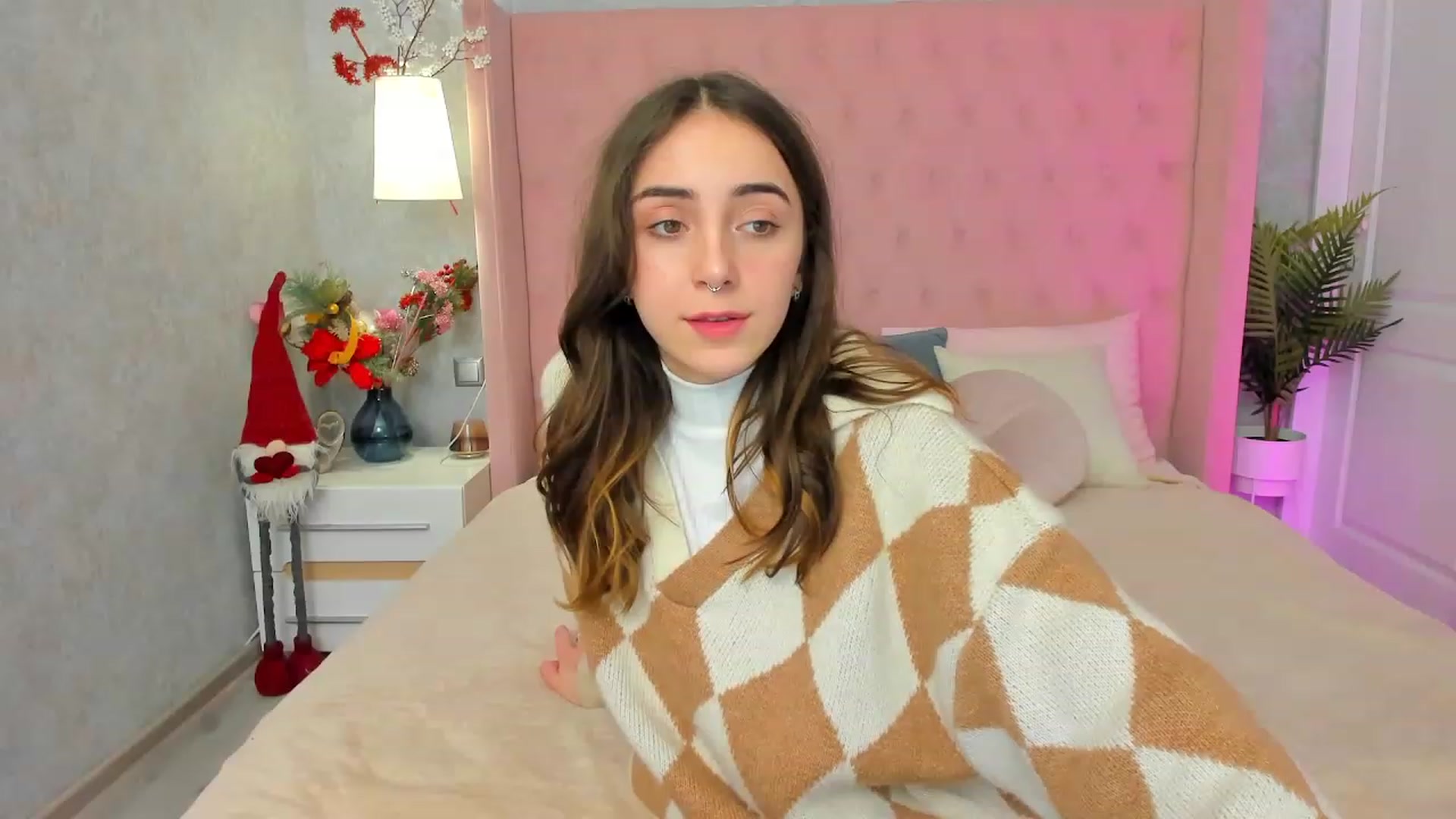 Gallery image thumbnail from ElsaYoung's myfreecams stream on, 01/10/2023, 13:01 image 19 of 20