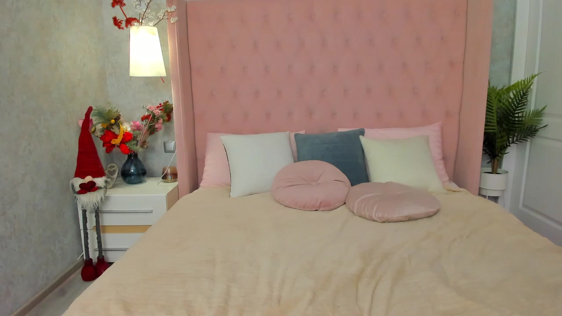 Gallery image thumbnail from ElsaYoung's myfreecams stream on, 01/10/2023, 13:01 image 14 of 20