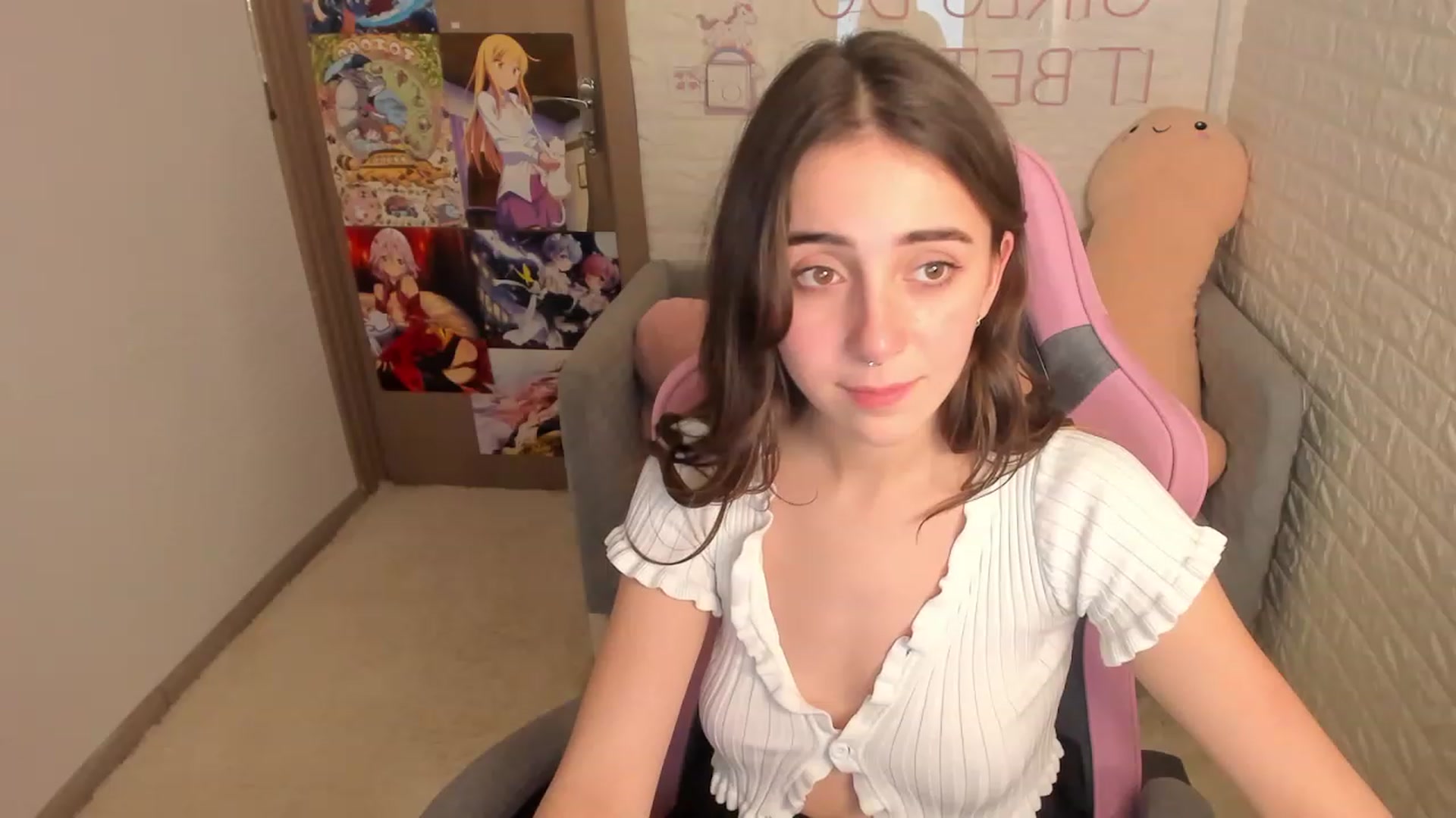 Gallery image thumbnail from ElsaYoung's myfreecams stream on, 01/13/2023, 23:48 image 17 of 20