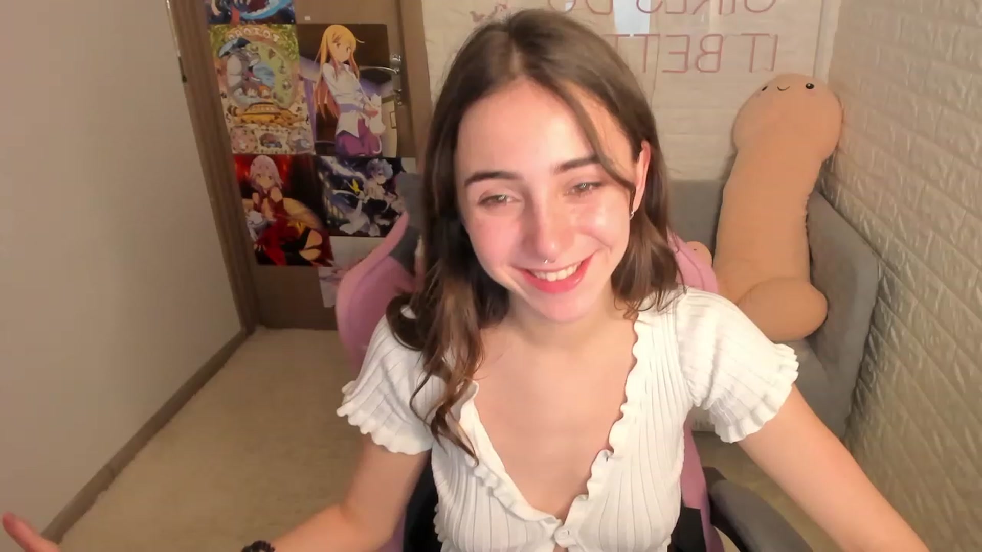 Gallery image thumbnail from ElsaYoung's myfreecams stream on, 01/13/2023, 23:48 image 14 of 20