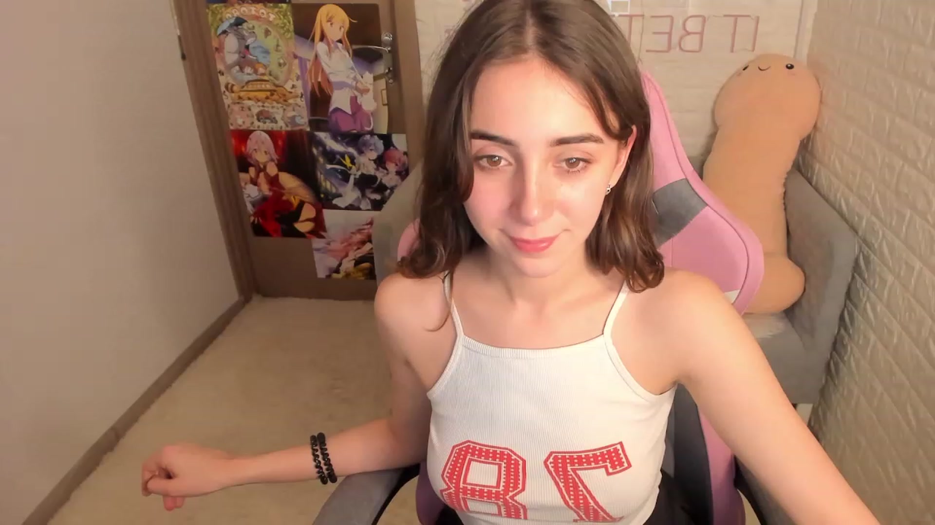 Gallery image thumbnail from ElsaYoung's myfreecams stream on, 01/14/2023, 02:12 image 17 of 20