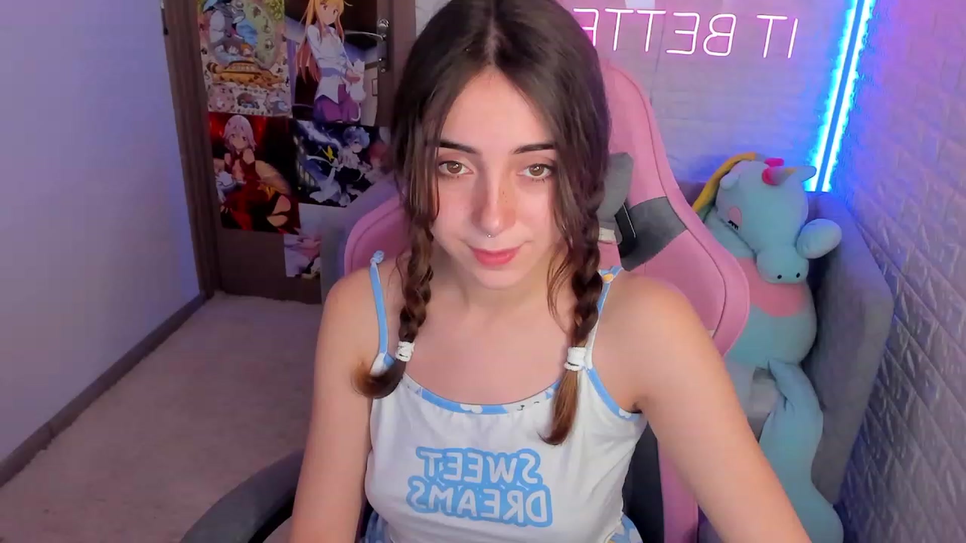 Gallery image thumbnail from ElsaYoung's myfreecams stream on, 01/15/2023, 13:49 image 5 of 20