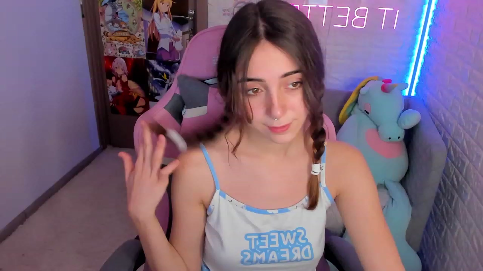 Gallery image thumbnail from ElsaYoung's myfreecams stream on, 01/15/2023, 13:49 image 6 of 20