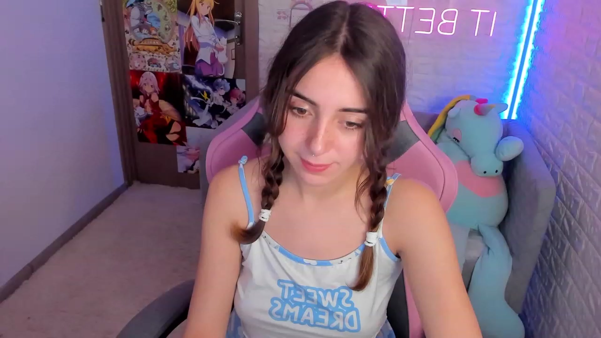 Gallery image thumbnail from ElsaYoung's myfreecams stream on, 01/15/2023, 13:49 image 3 of 20