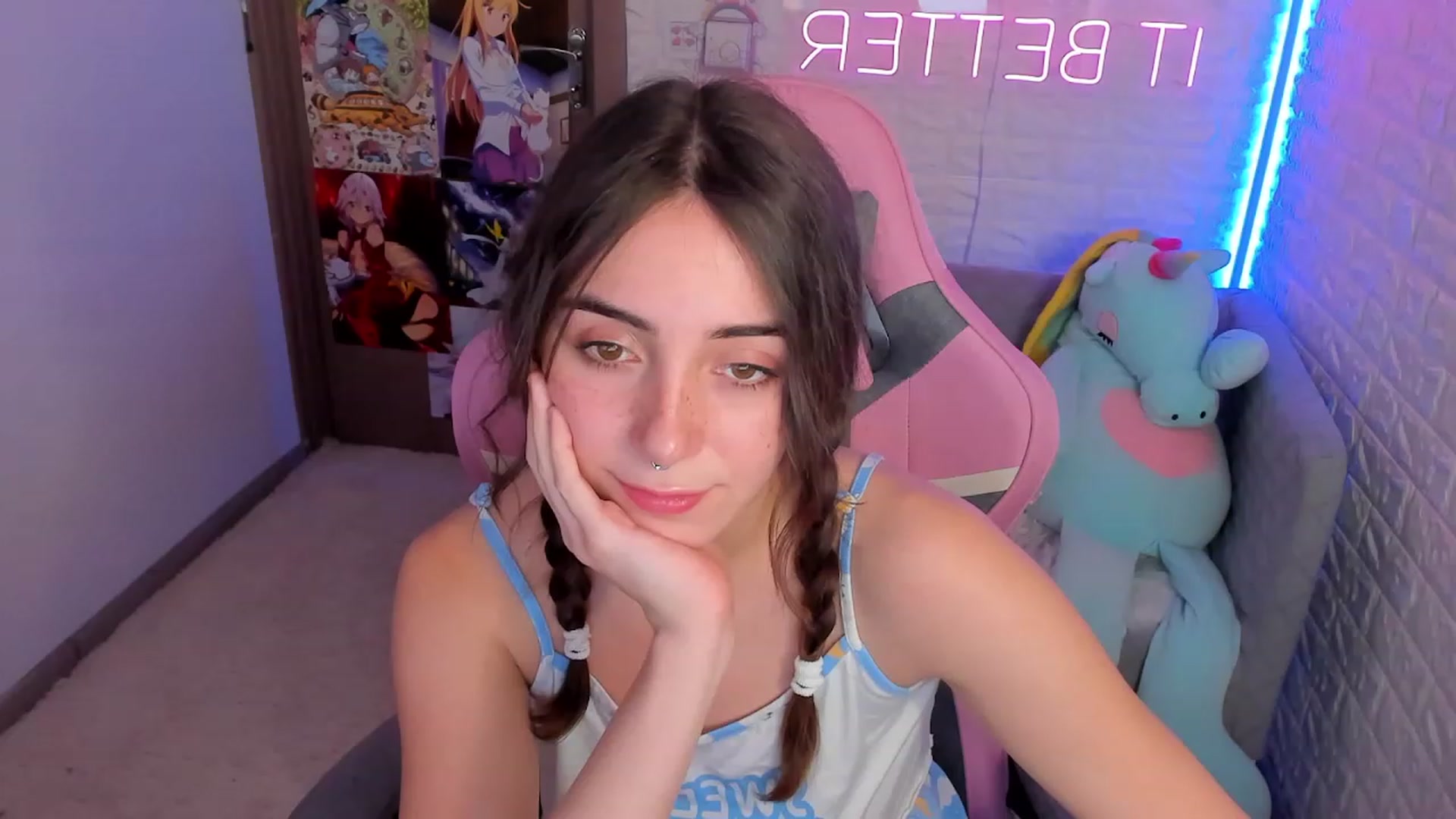 Gallery image thumbnail from ElsaYoung's myfreecams stream on, 01/15/2023, 13:49 image 13 of 20