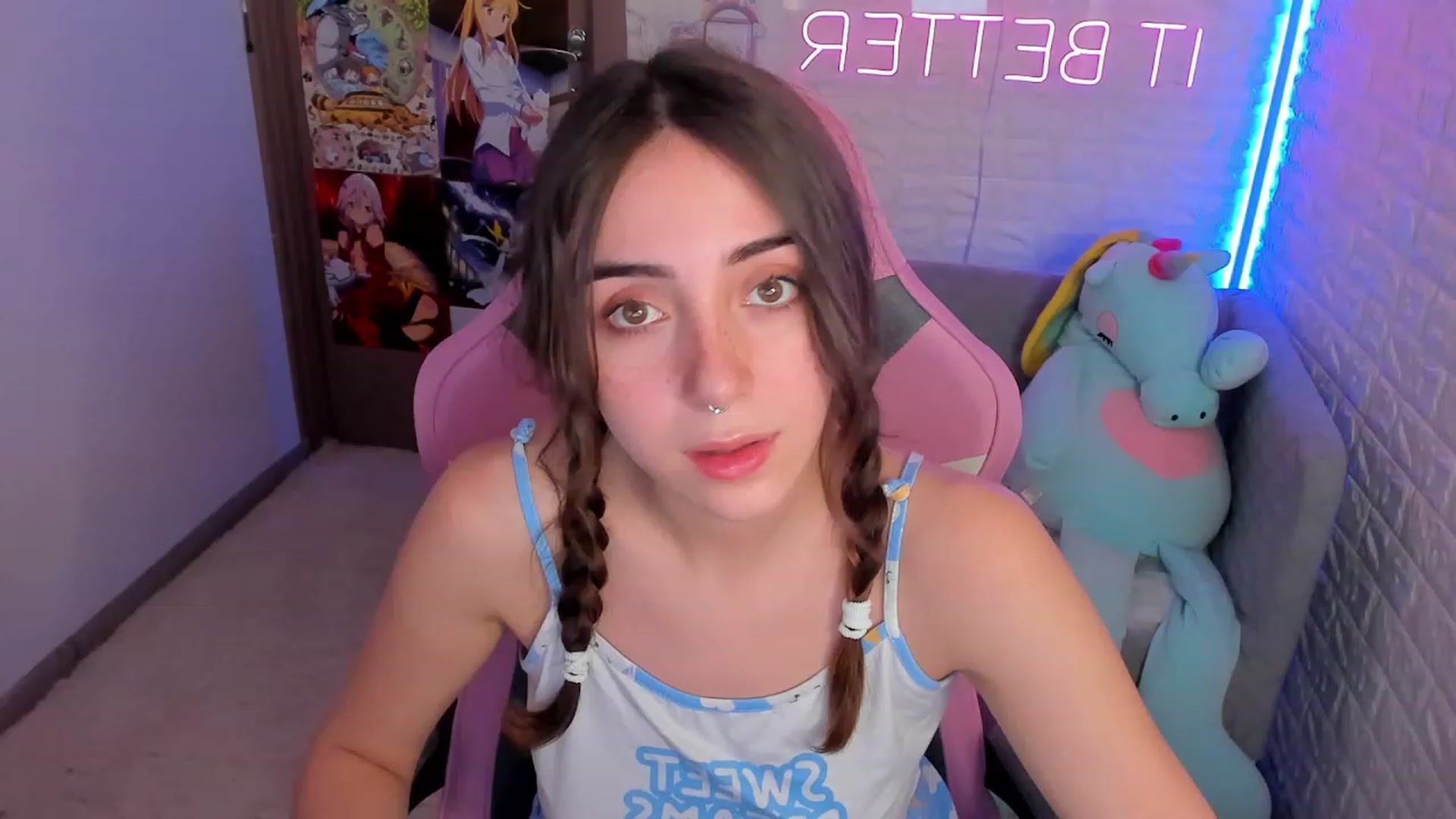Gallery image thumbnail from ElsaYoung's myfreecams stream on, 01/15/2023, 13:49 image 12 of 20