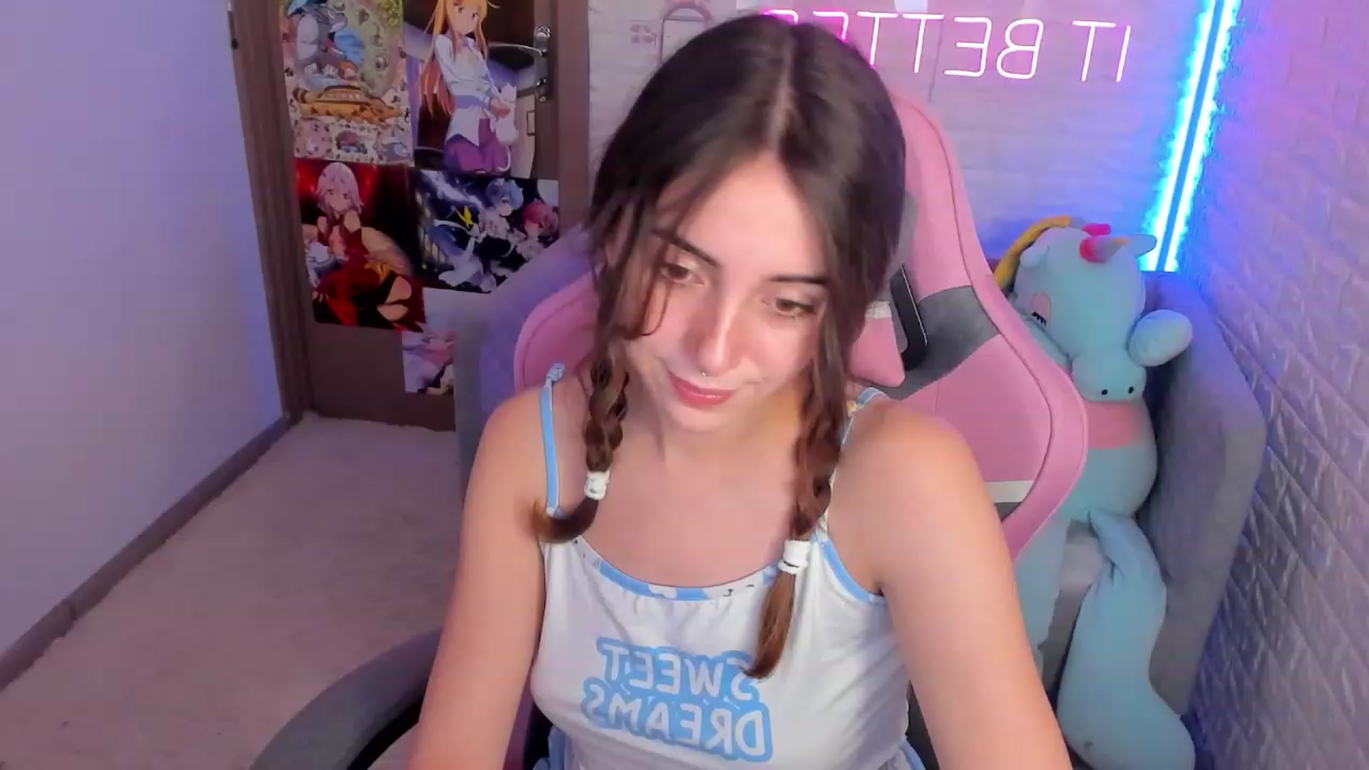 Gallery image thumbnail from ElsaYoung's myfreecams stream on, 01/15/2023, 13:49 image 18 of 20