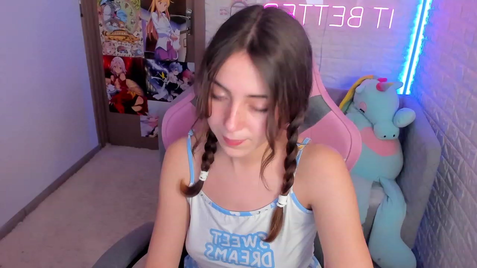 Gallery image thumbnail from ElsaYoung's myfreecams stream on, 01/15/2023, 13:49 image 17 of 20