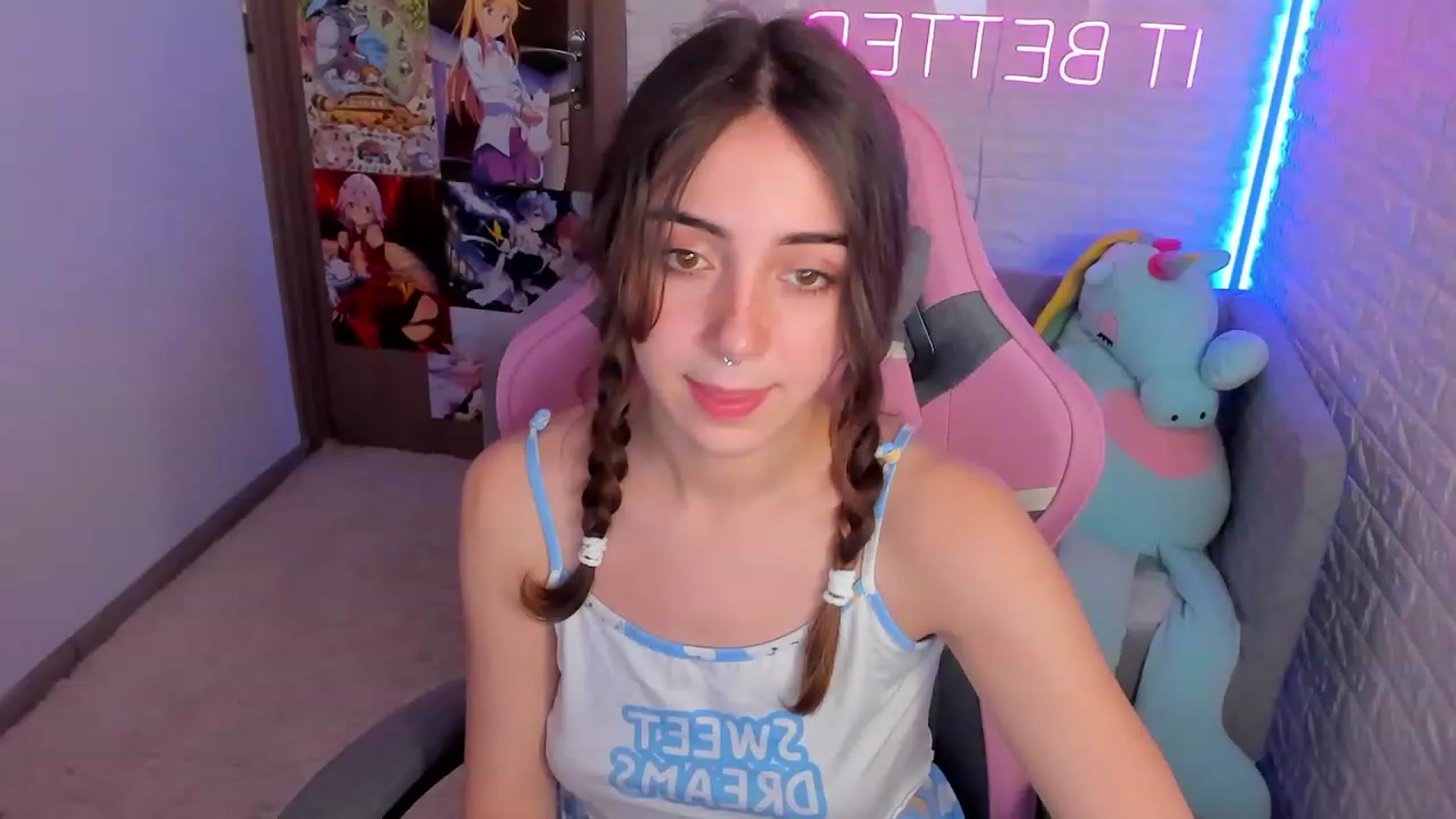 Gallery image thumbnail from ElsaYoung's myfreecams stream on, 01/15/2023, 13:49 image 8 of 20