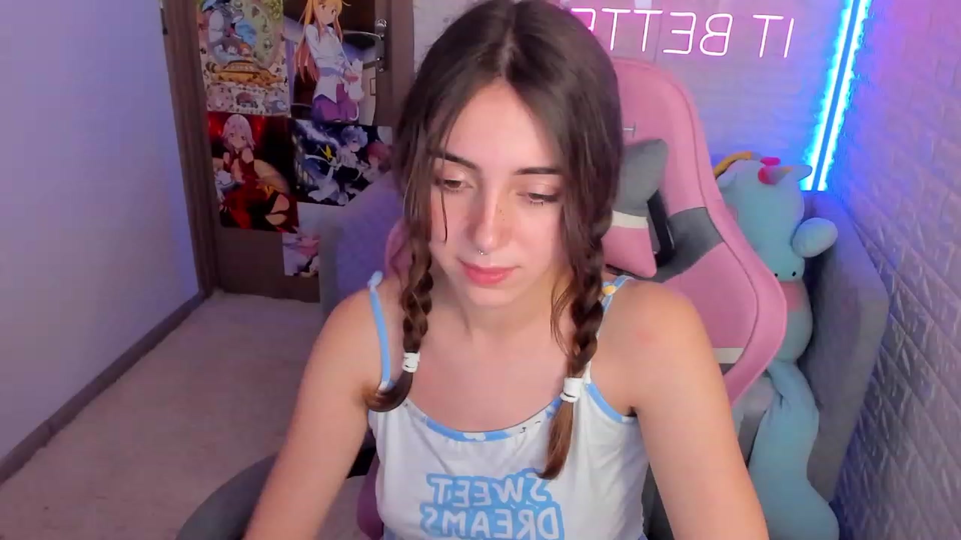 Gallery image thumbnail from ElsaYoung's myfreecams stream on, 01/15/2023, 13:49 image 11 of 20