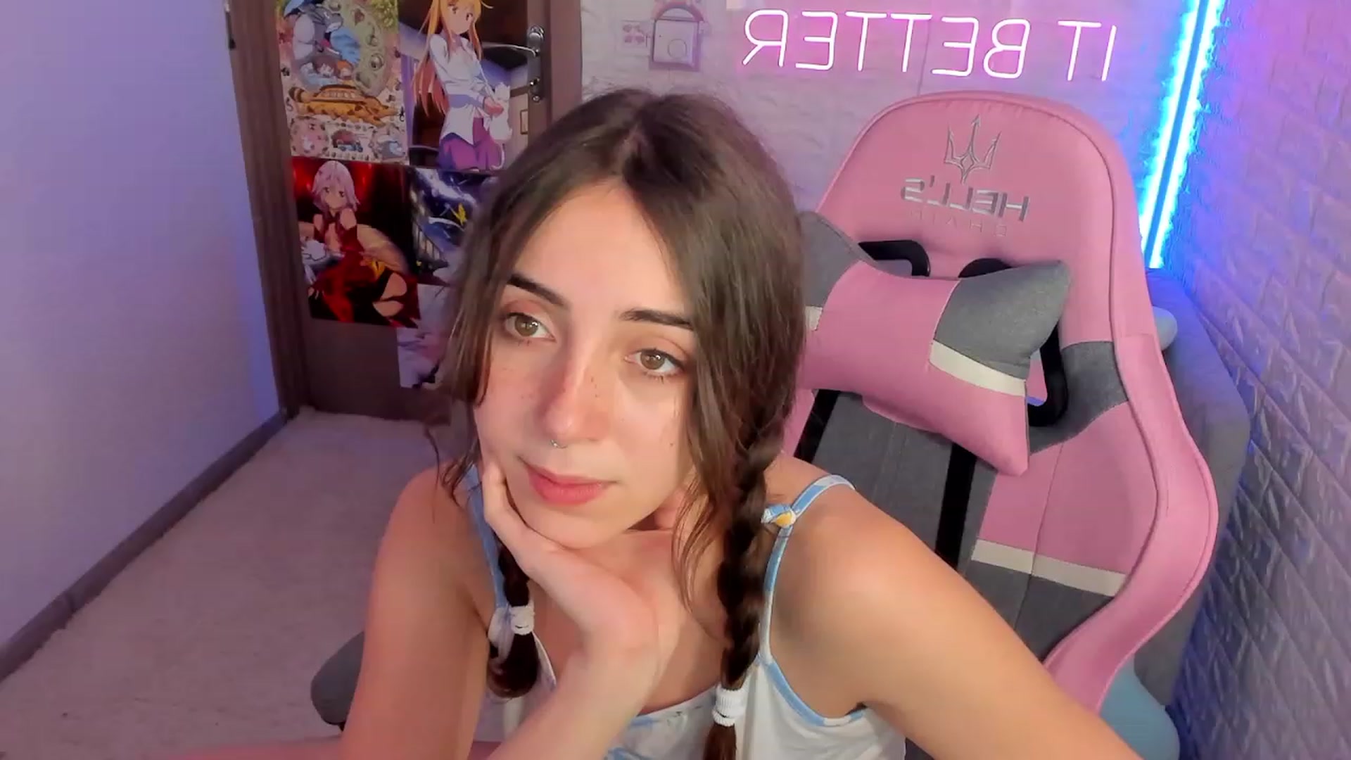 Gallery image thumbnail from ElsaYoung's myfreecams stream on, 01/15/2023, 13:49 image 4 of 20