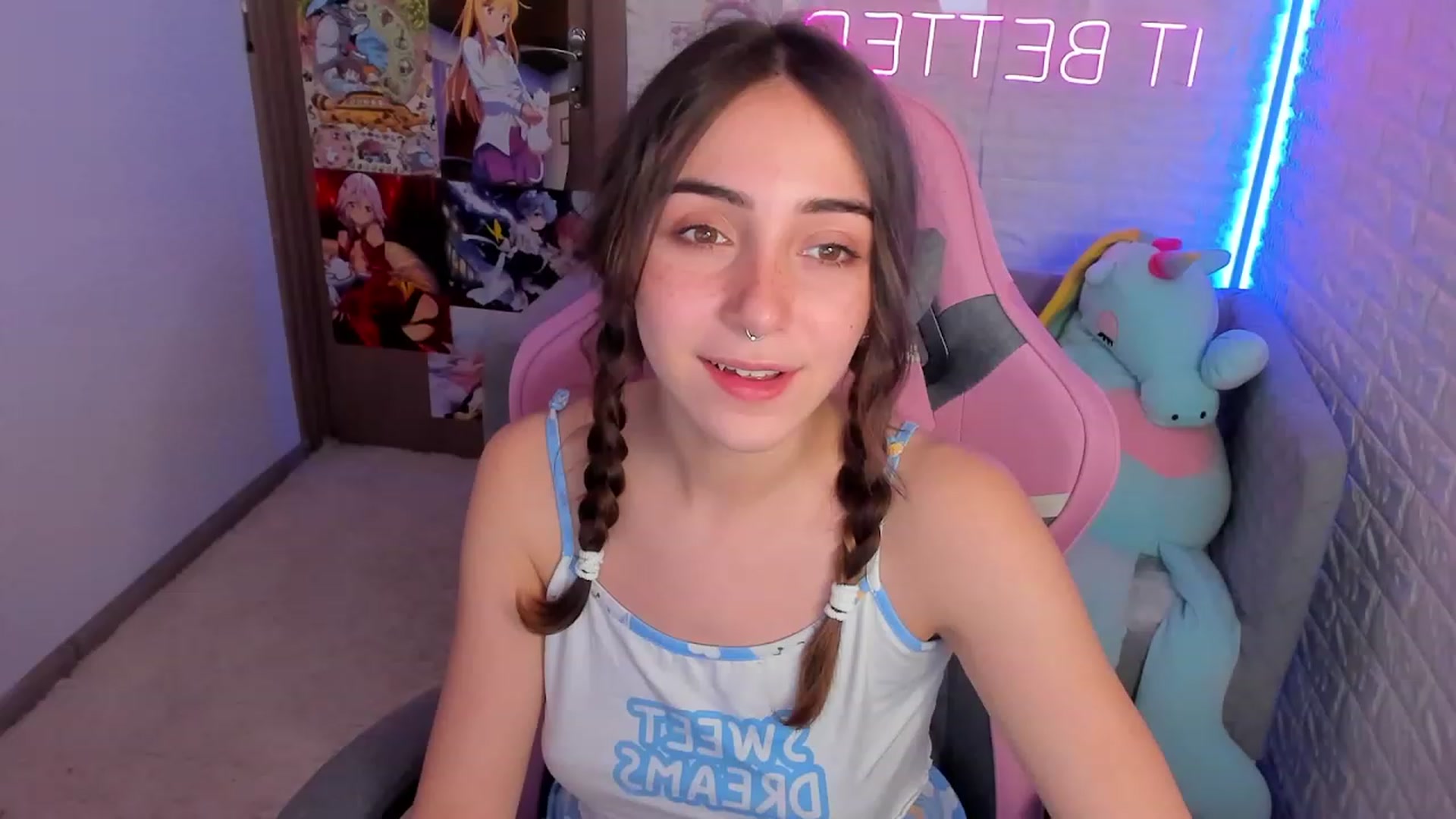 Gallery image thumbnail from ElsaYoung's myfreecams stream on, 01/15/2023, 13:49 image 10 of 20