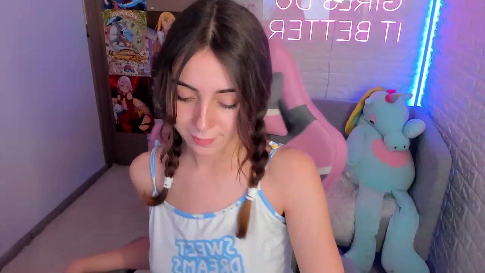 Gallery image thumbnail from ElsaYoung's myfreecams stream on, 01/15/2023, 15:35 image 17 of 20