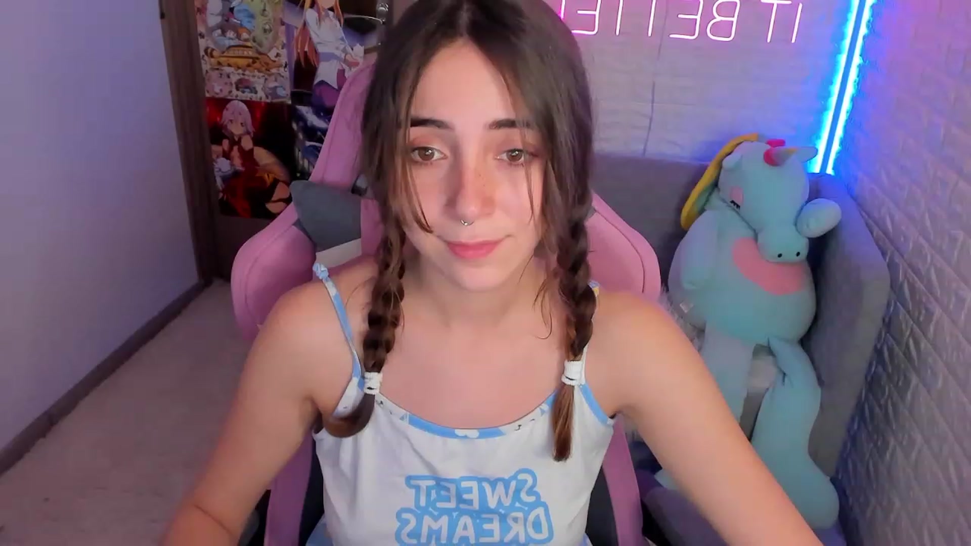 Gallery image thumbnail from ElsaYoung's myfreecams stream on, 01/15/2023, 15:35 image 19 of 20