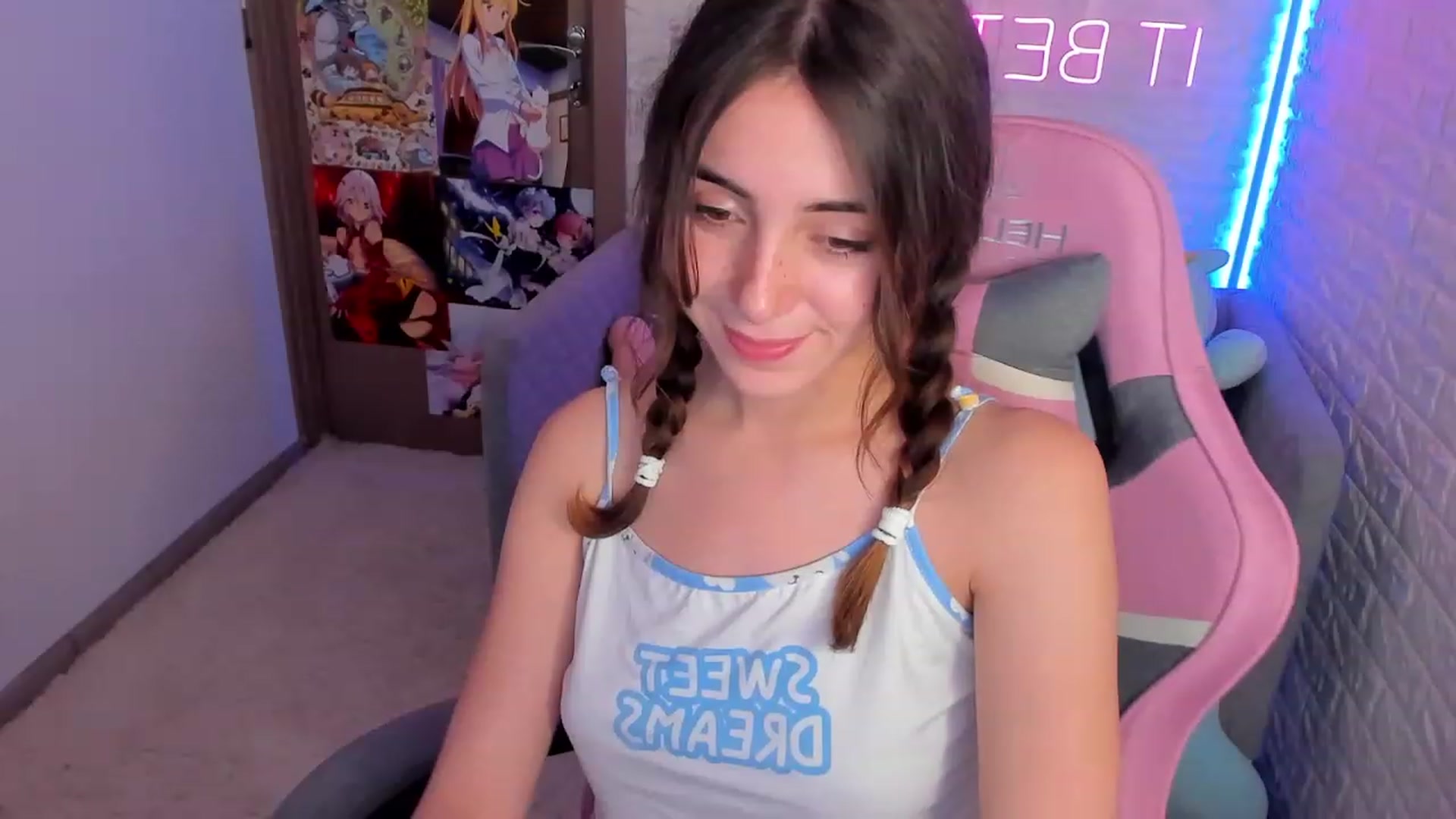 Gallery image thumbnail from ElsaYoung's myfreecams stream on, 01/15/2023, 15:35 image 8 of 20