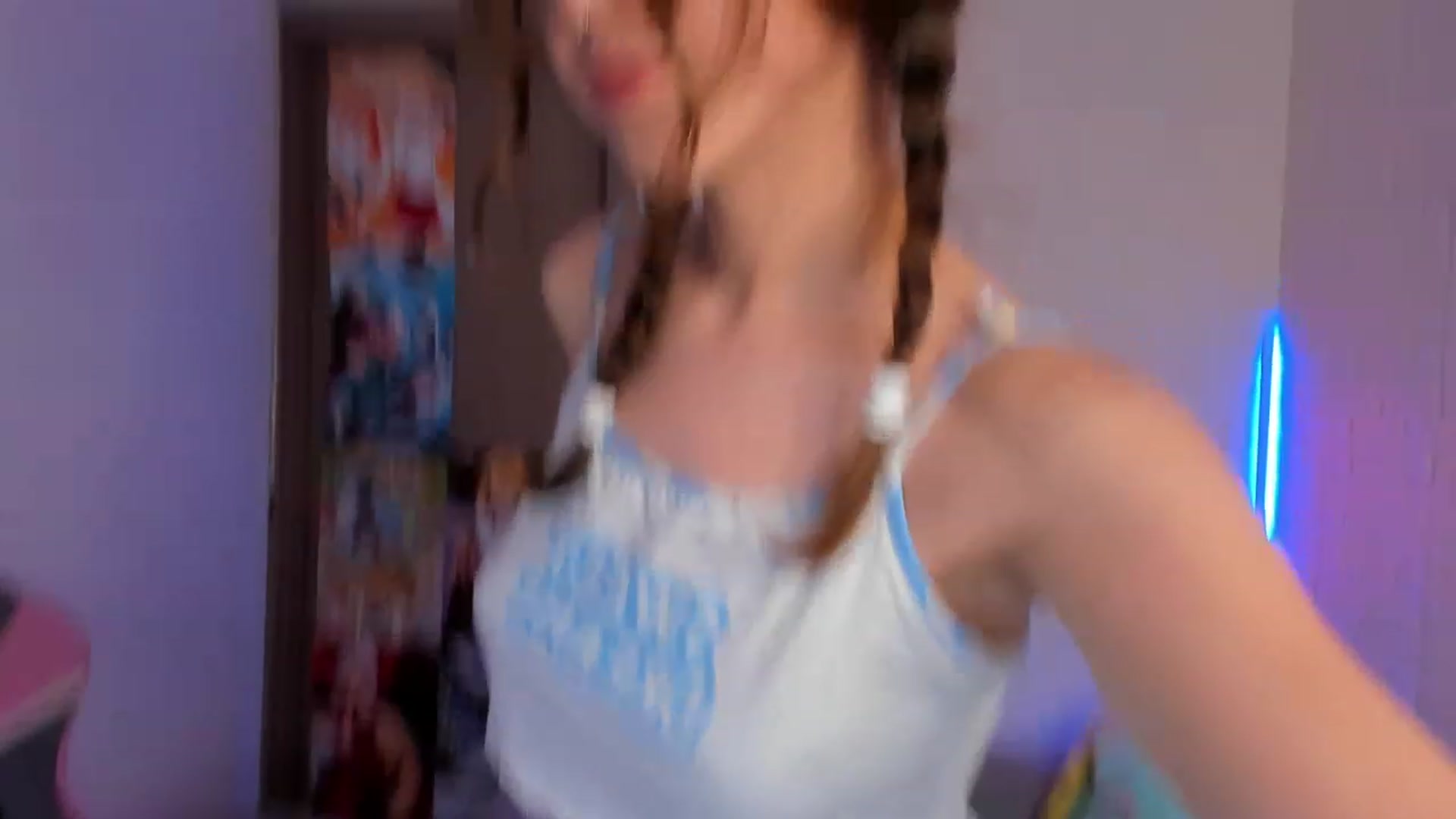 Gallery image thumbnail from ElsaYoung's myfreecams stream on, 01/15/2023, 15:35 image 15 of 20