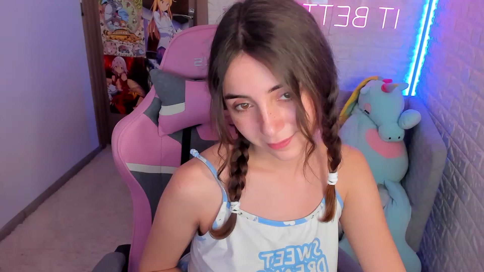 Gallery image thumbnail from ElsaYoung's myfreecams stream on, 01/15/2023, 15:35 image 14 of 20