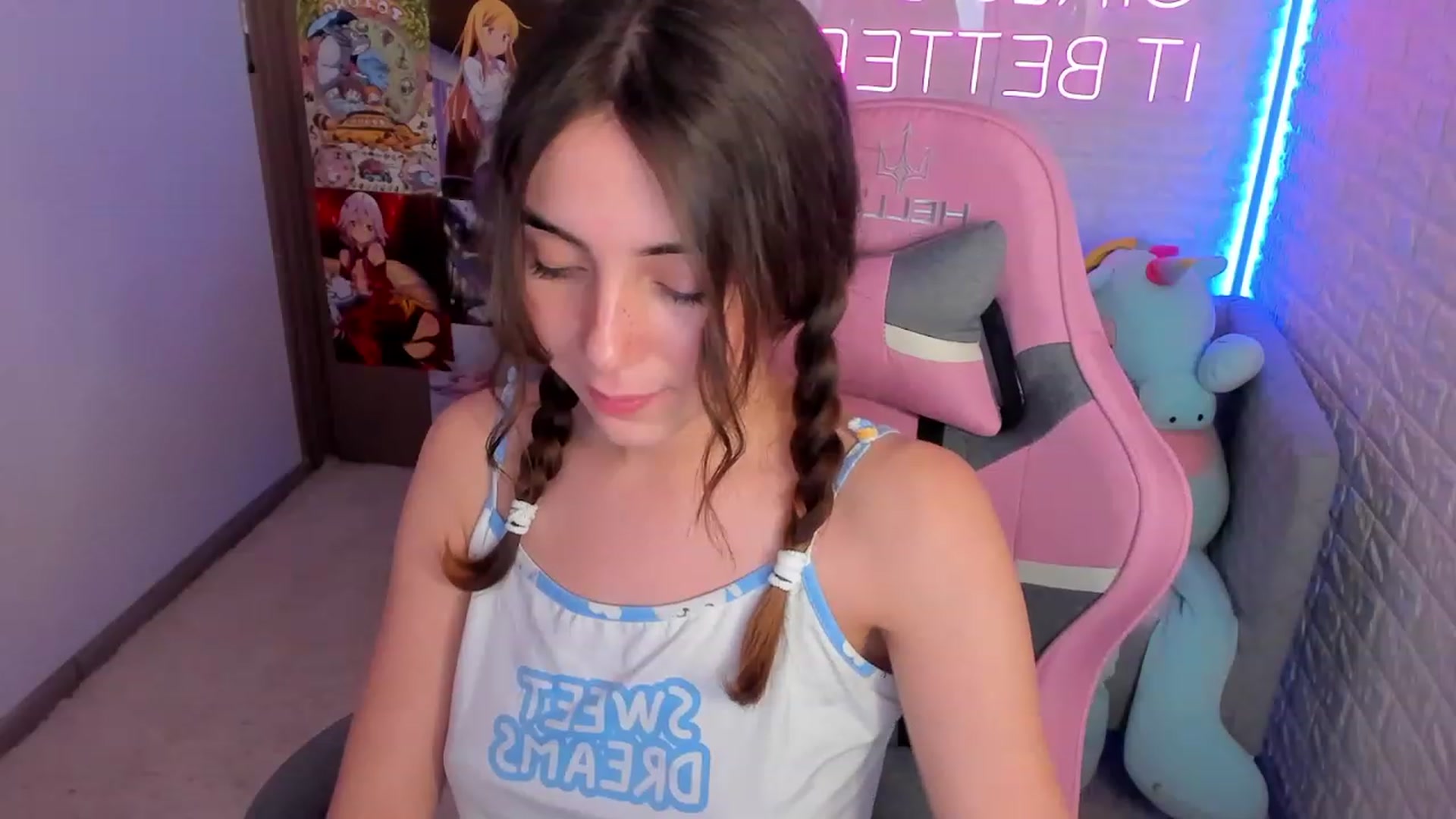Gallery image thumbnail from ElsaYoung's myfreecams stream on, 01/15/2023, 15:35 image 16 of 20