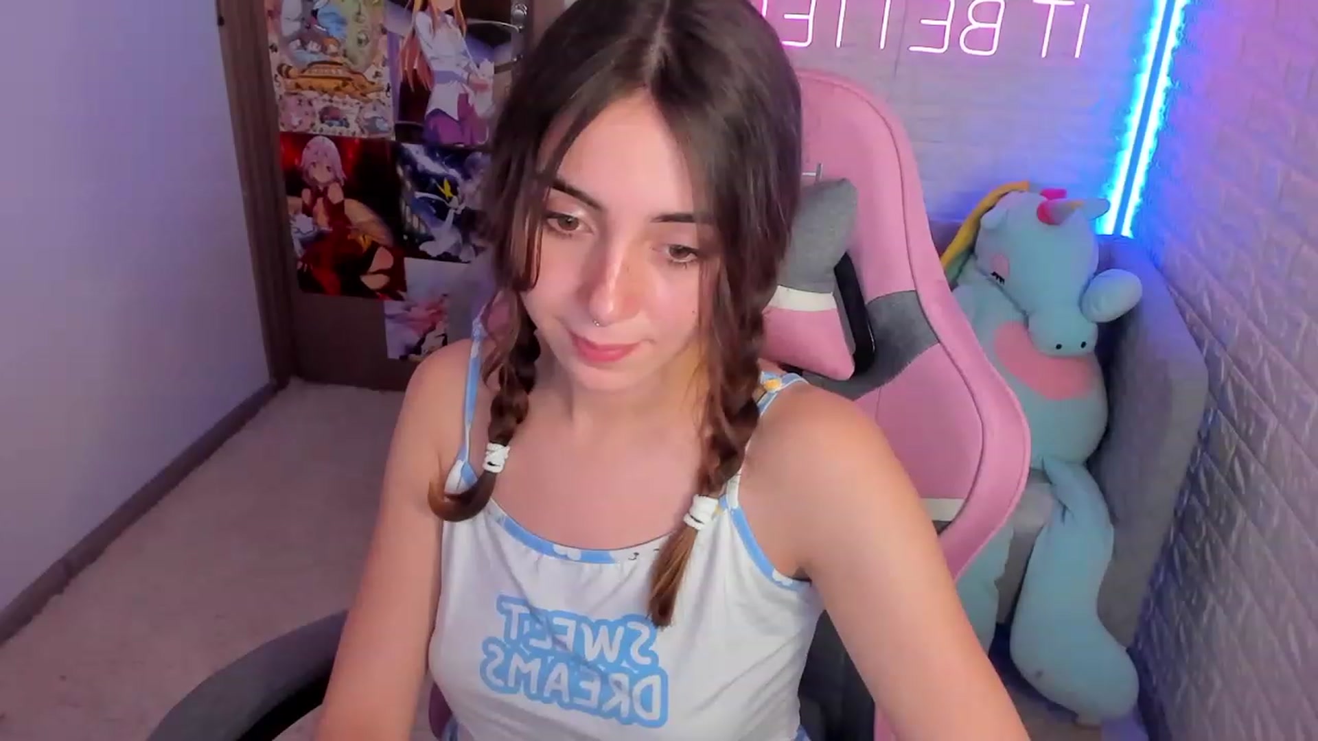 Gallery image thumbnail from ElsaYoung's myfreecams stream on, 01/15/2023, 15:35 image 18 of 20