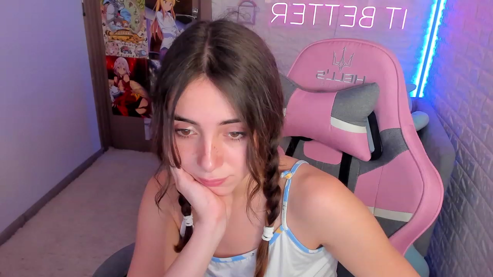 Gallery image thumbnail from ElsaYoung's myfreecams stream on, 01/15/2023, 15:35 image 9 of 20