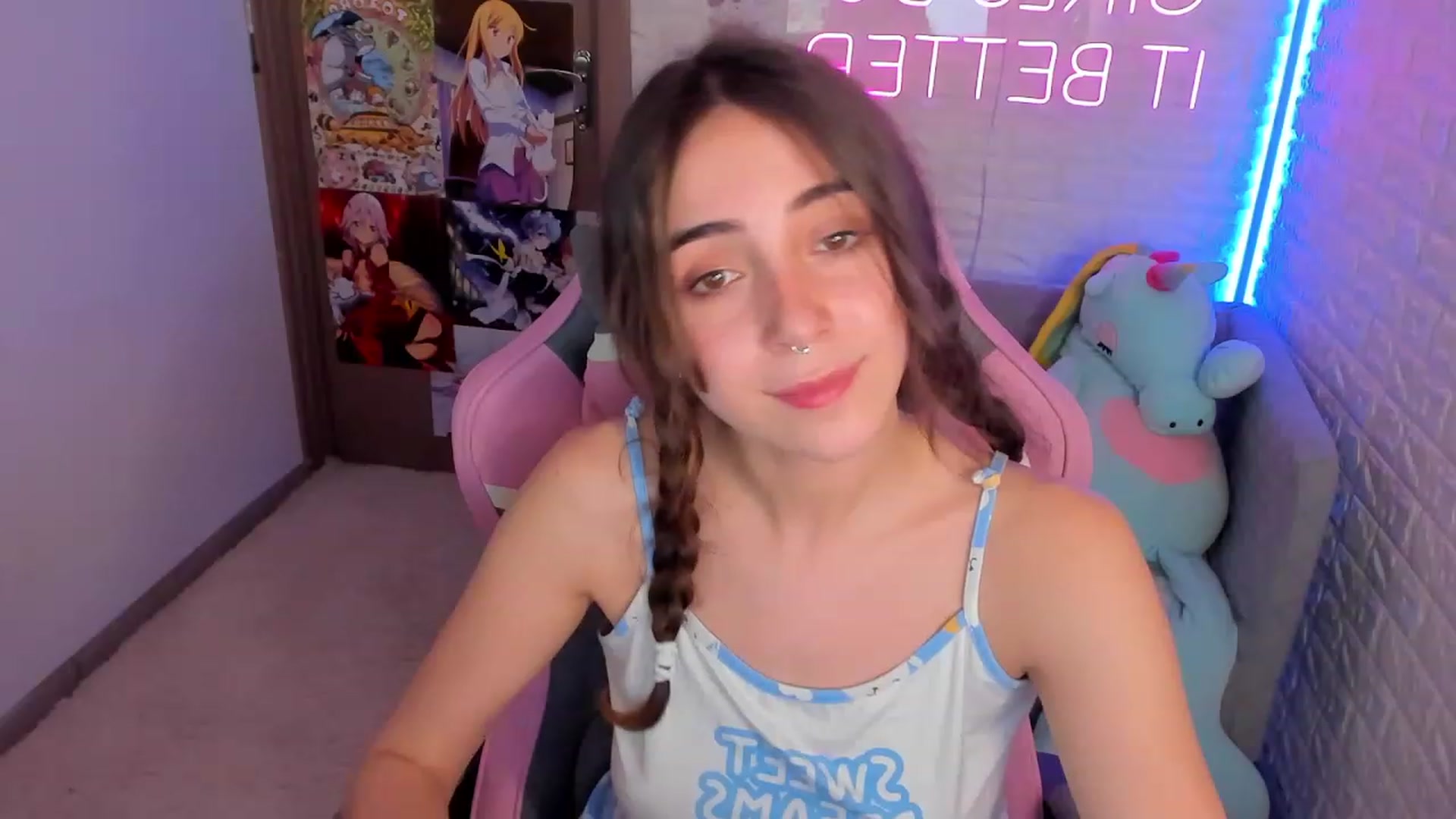Gallery image thumbnail from ElsaYoung's myfreecams stream on, 01/15/2023, 16:57 image 13 of 20