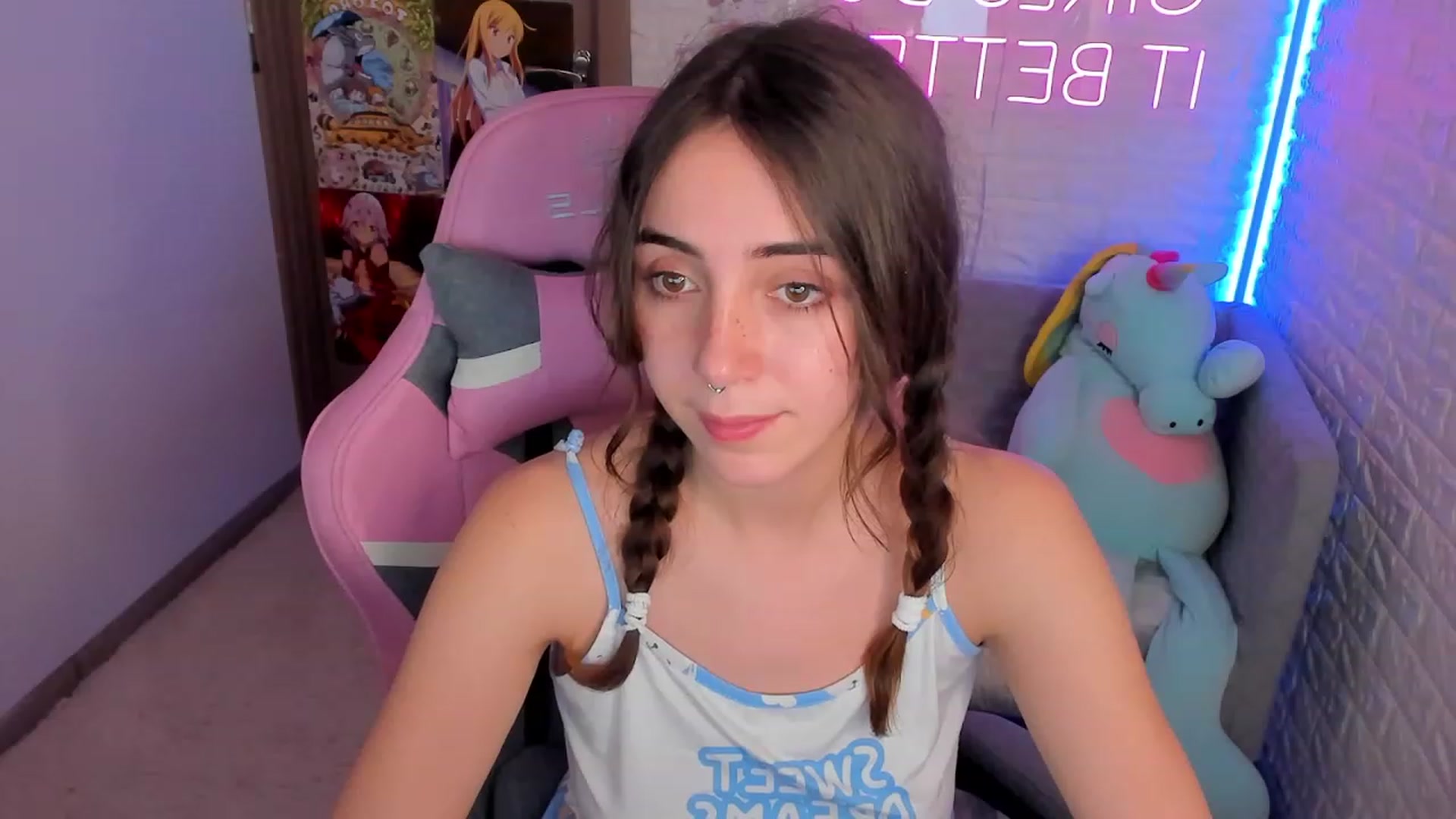 Gallery image thumbnail from ElsaYoung's myfreecams stream on, 01/15/2023, 16:57 image 8 of 20