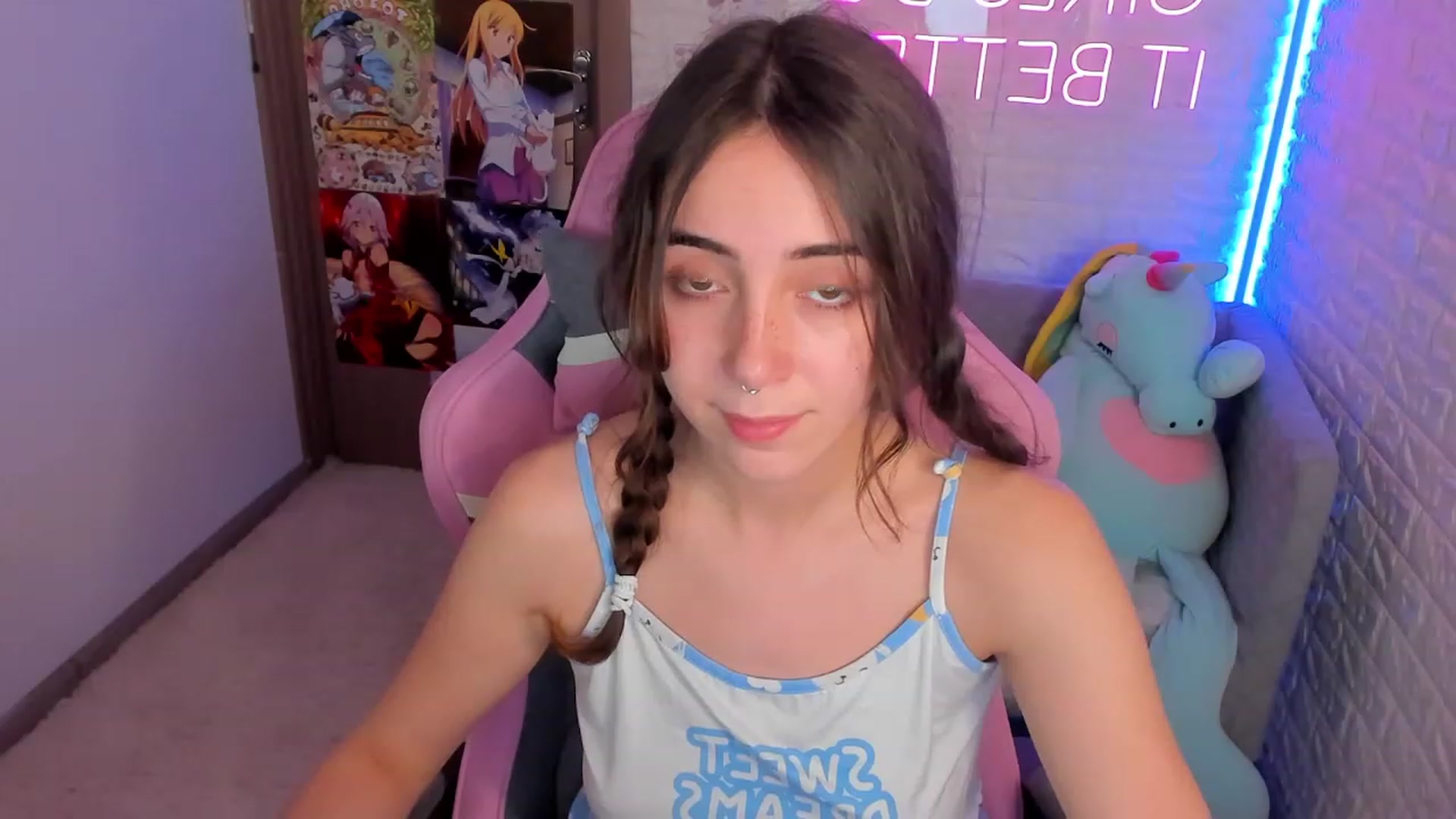 Gallery image thumbnail from ElsaYoung's myfreecams stream on, 01/15/2023, 16:57 image 9 of 20