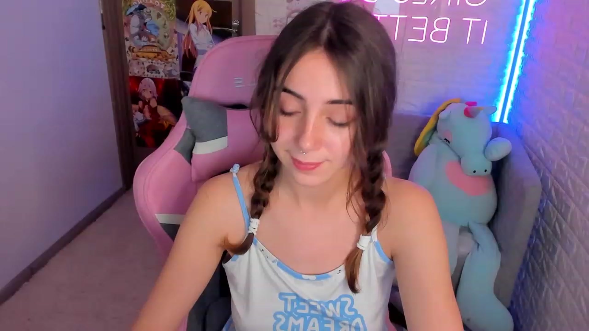 Gallery image thumbnail from ElsaYoung's myfreecams stream on, 01/15/2023, 16:57 image 7 of 20