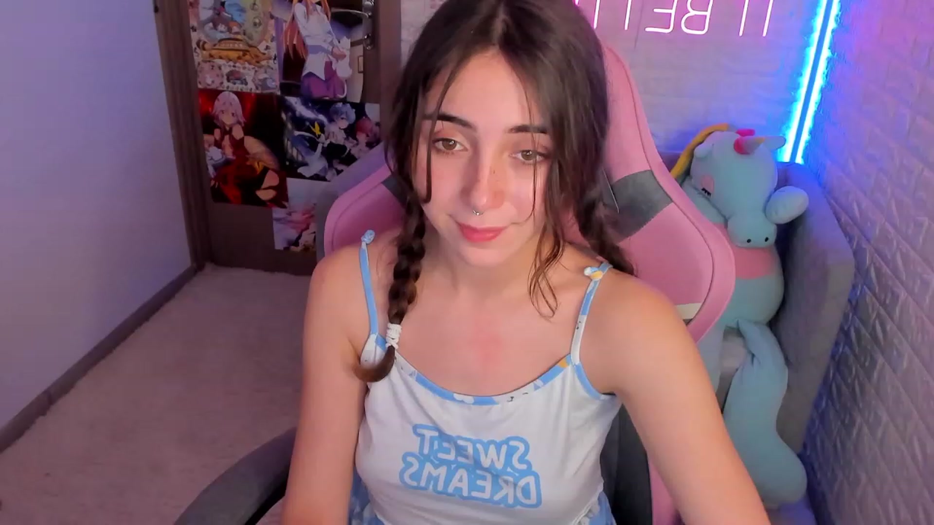 Gallery image thumbnail from ElsaYoung's myfreecams stream on, 01/15/2023, 17:47 image 9 of 20
