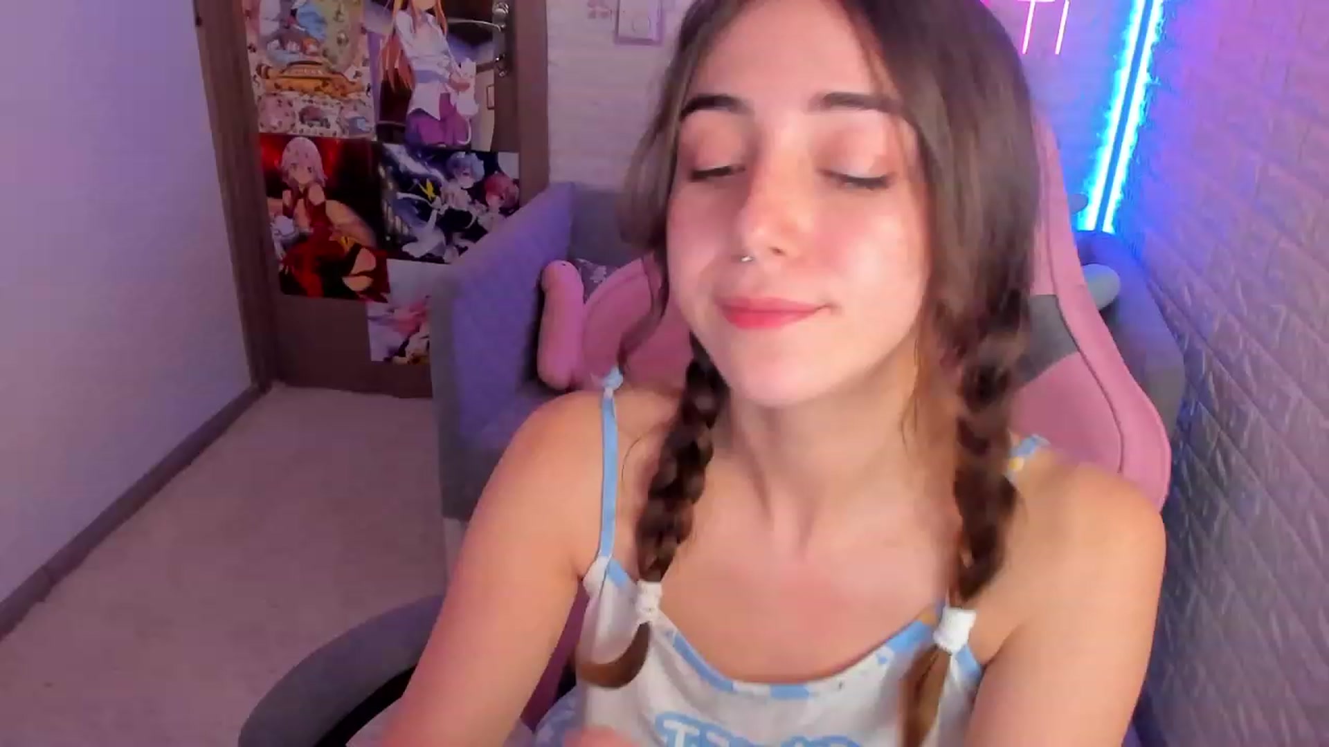 Gallery image thumbnail from ElsaYoung's myfreecams stream on, 01/15/2023, 17:47 image 19 of 20