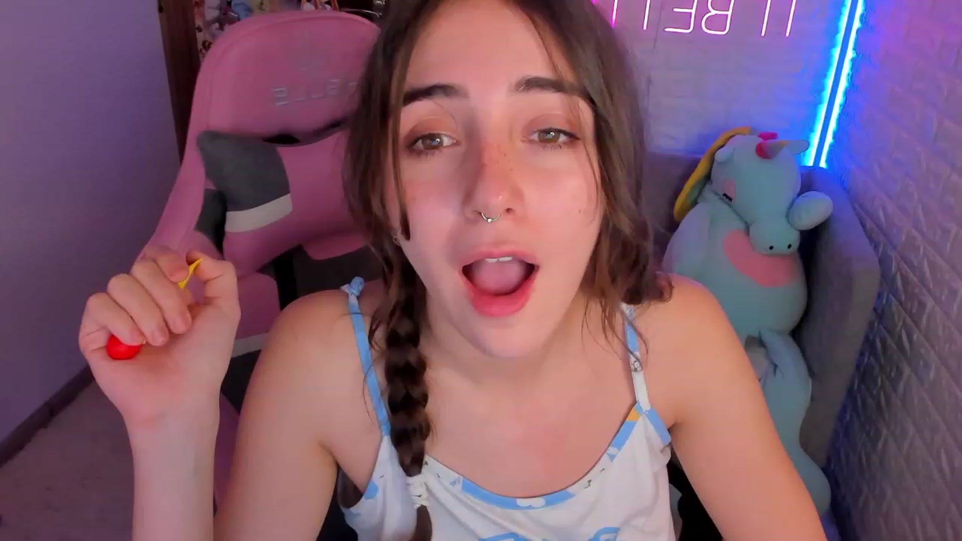 Gallery image thumbnail from ElsaYoung's myfreecams stream on, 01/15/2023, 17:47 image 16 of 20
