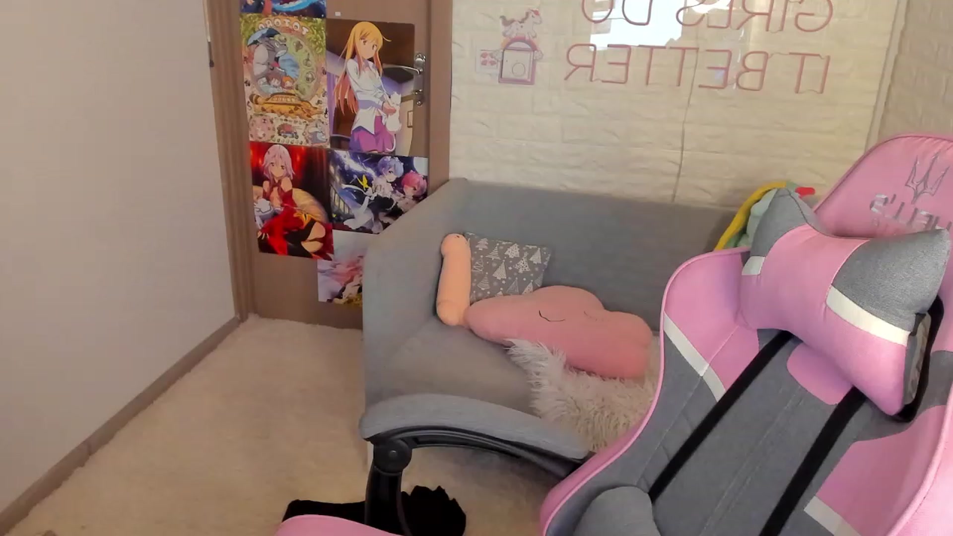 Gallery image thumbnail from ElsaYoung's myfreecams stream on, 01/15/2023, 19:29 image 8 of 20