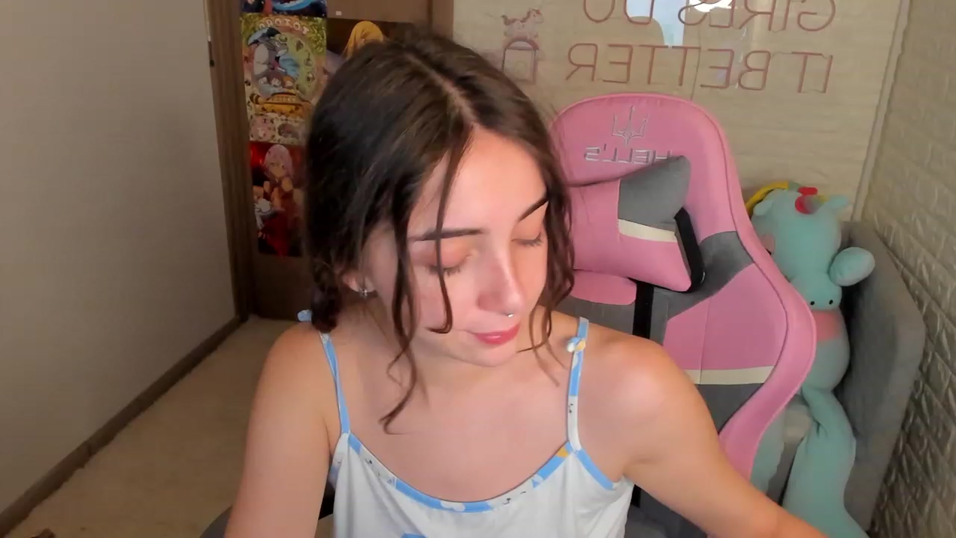 Gallery image thumbnail from ElsaYoung's myfreecams stream on, 01/15/2023, 19:29 image 2 of 20