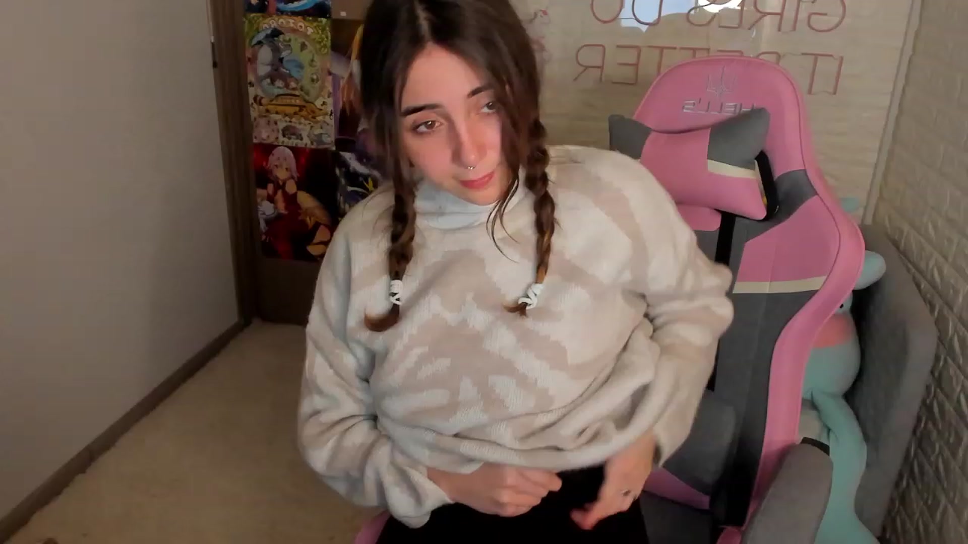 Gallery image thumbnail from ElsaYoung's myfreecams stream on, 01/15/2023, 19:29 image 10 of 20