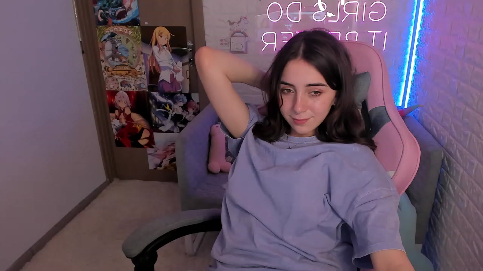 Gallery image thumbnail from ElsaYoung's myfreecams stream on, 01/18/2023, 08:57 image 13 of 20