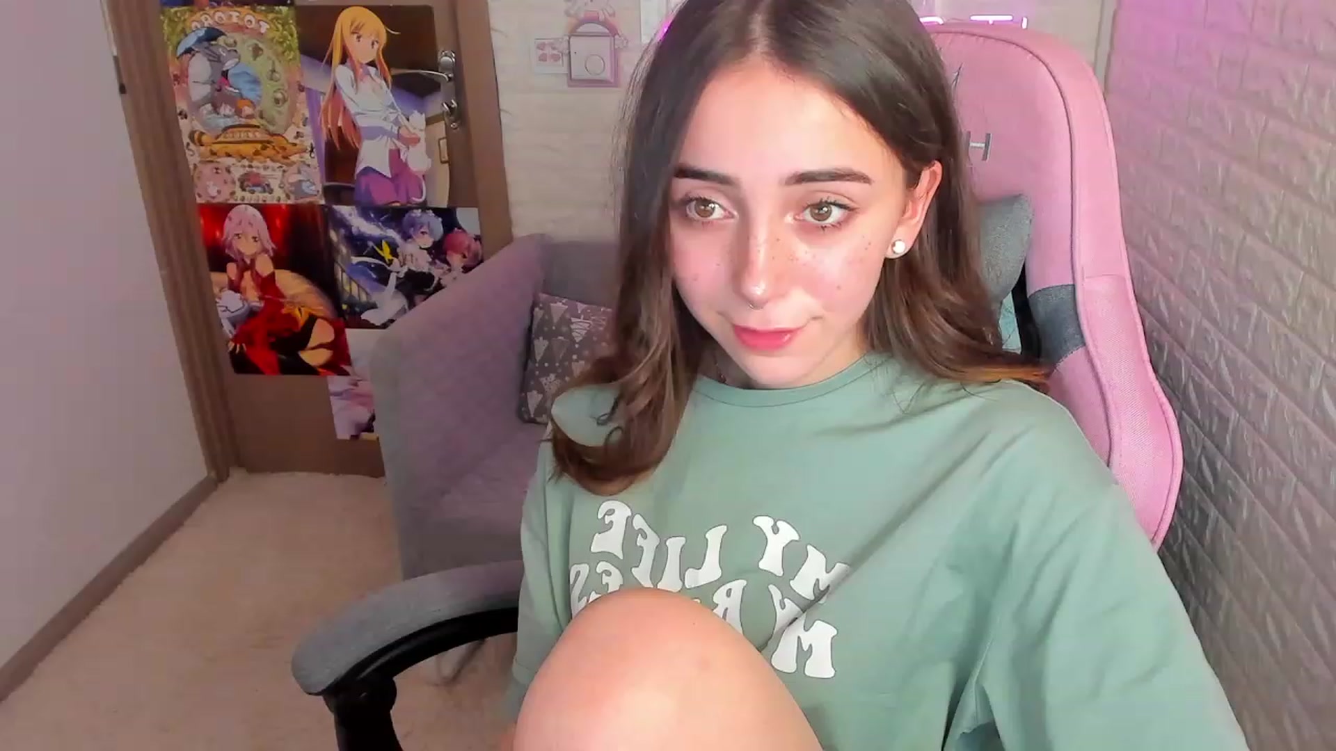 Gallery image thumbnail from ElsaYoung's myfreecams stream on, 01/19/2023, 06:45 image 3 of 20