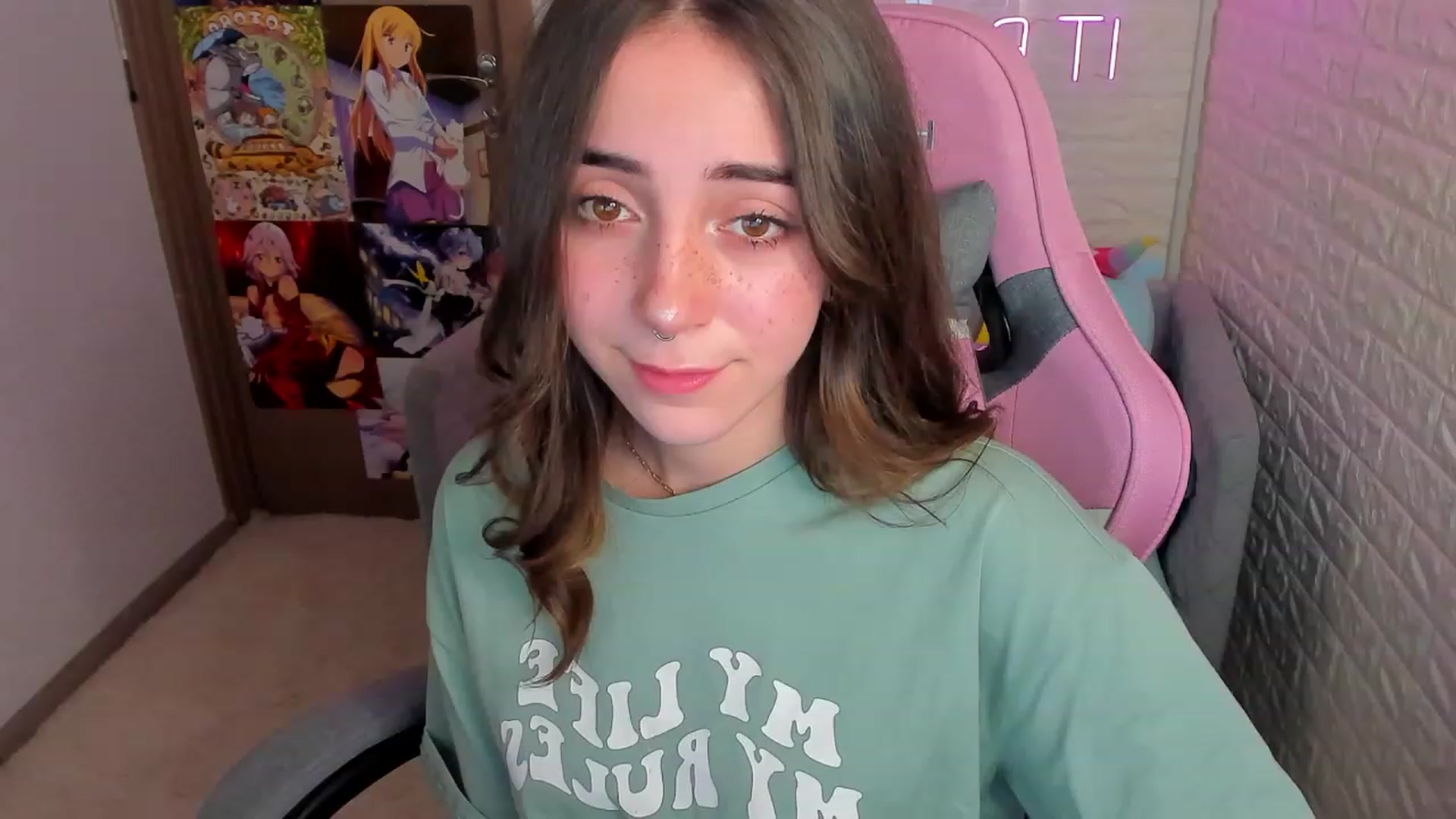 Gallery image thumbnail from ElsaYoung's myfreecams stream on, 01/19/2023, 06:45 image 2 of 20