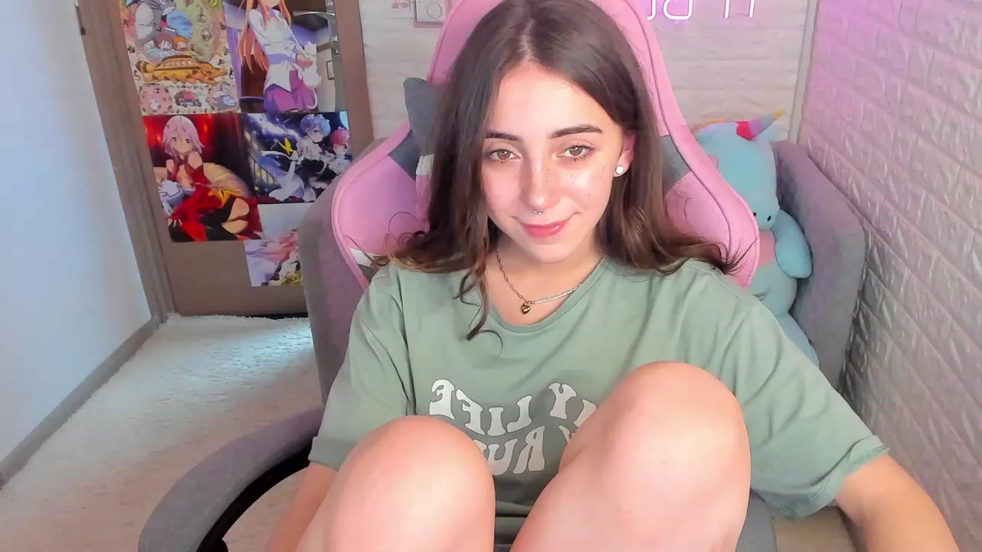 Gallery image thumbnail from ElsaYoung's myfreecams stream on, 01/19/2023, 07:42 image 19 of 20