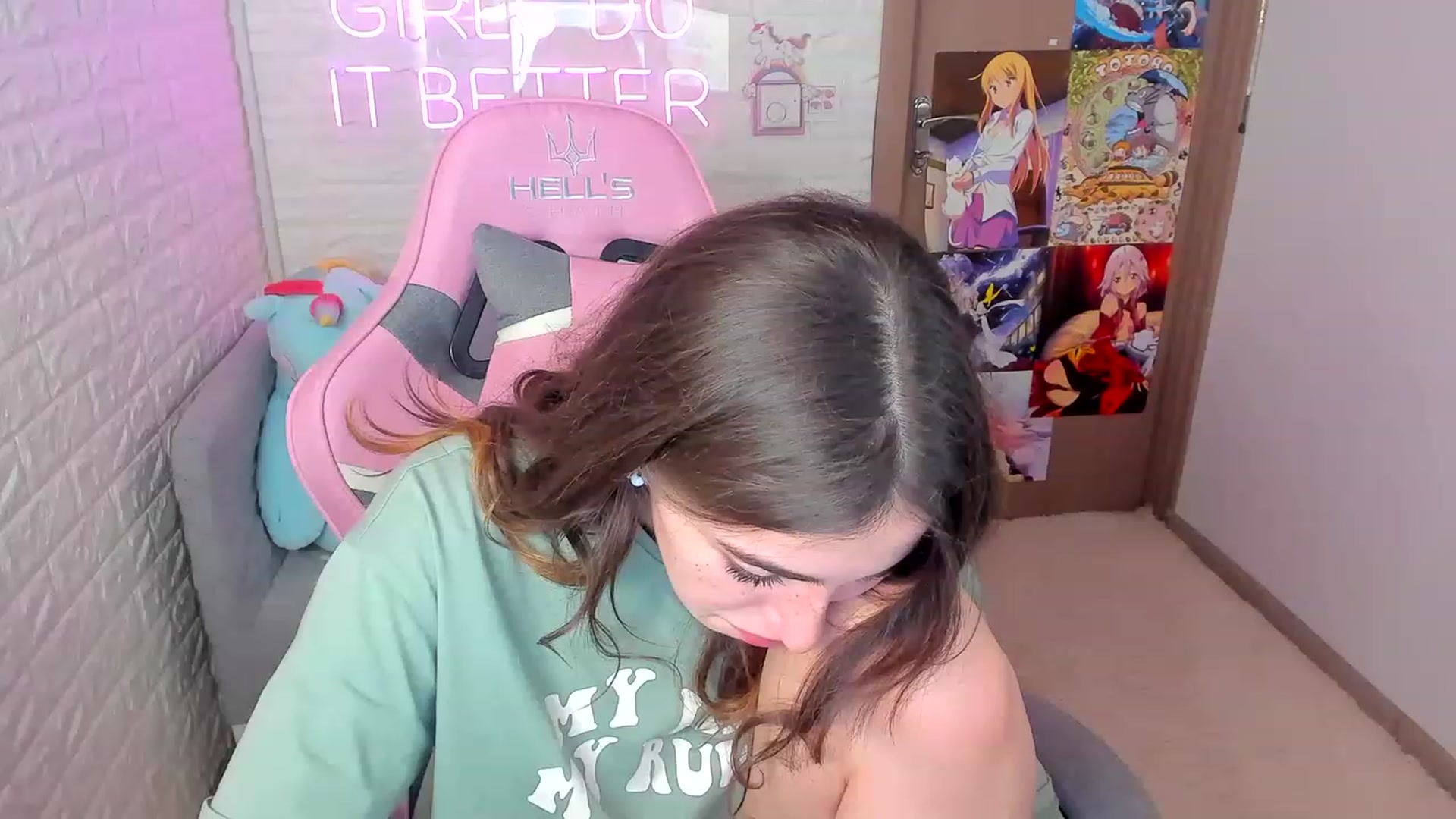 Gallery image thumbnail from ElsaYoung's myfreecams stream on, 01/19/2023, 09:38 image 19 of 20