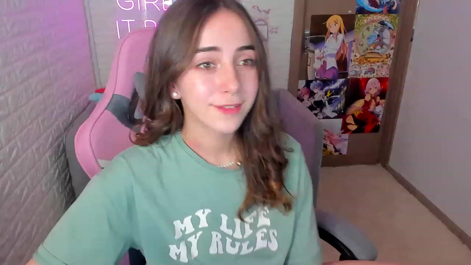 Gallery image thumbnail from ElsaYoung's myfreecams stream on, 01/19/2023, 09:38 image 17 of 20